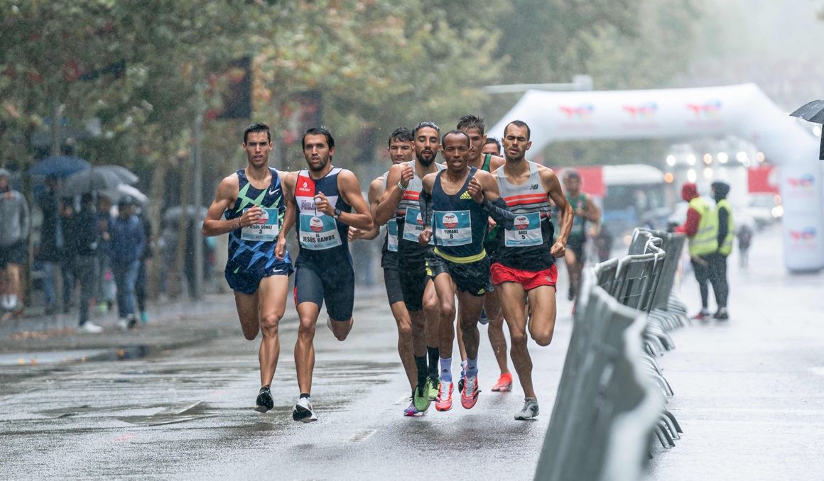 Una imagen de la carrera masculina de la TotalEnergies Milla Internacional de Madrid con algunos de los atletas que también estarán en Bilbao. VSM PHOTOEVENTS.