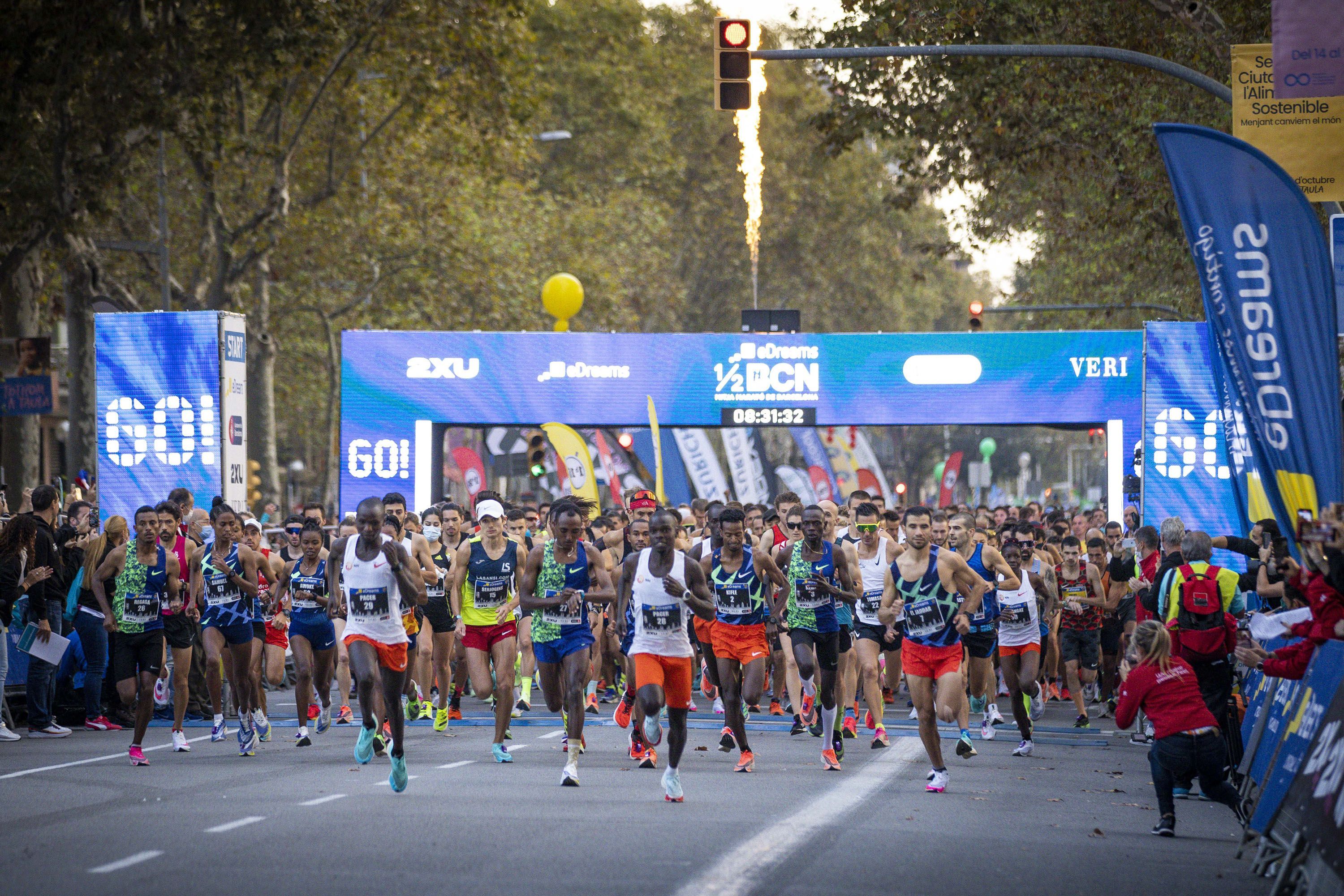 Salida de la Edreams Mitja Marató de Barcelona 2021