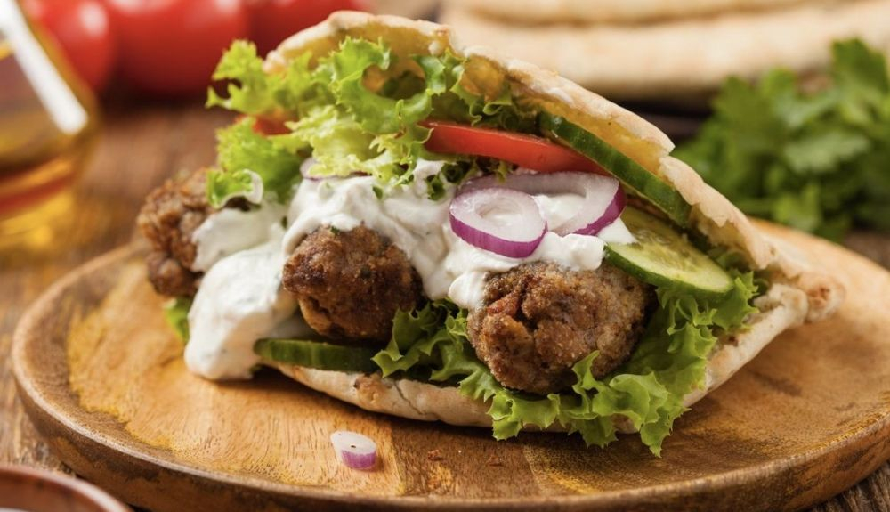 Nuestro preferido  Dürüm mixto con queso. Si eres vegetariano prueba el Falafel.