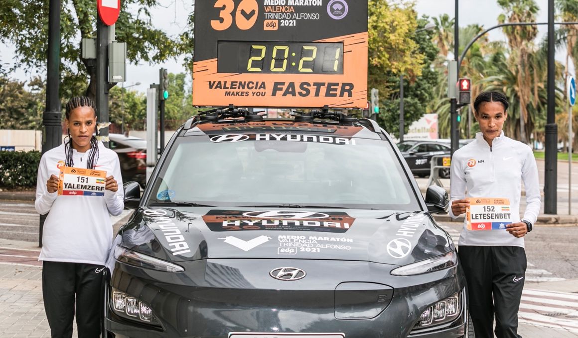 La prueba buscará la plusmarca mundial de la distancia, fijada nuevamente en 1:04:02. 