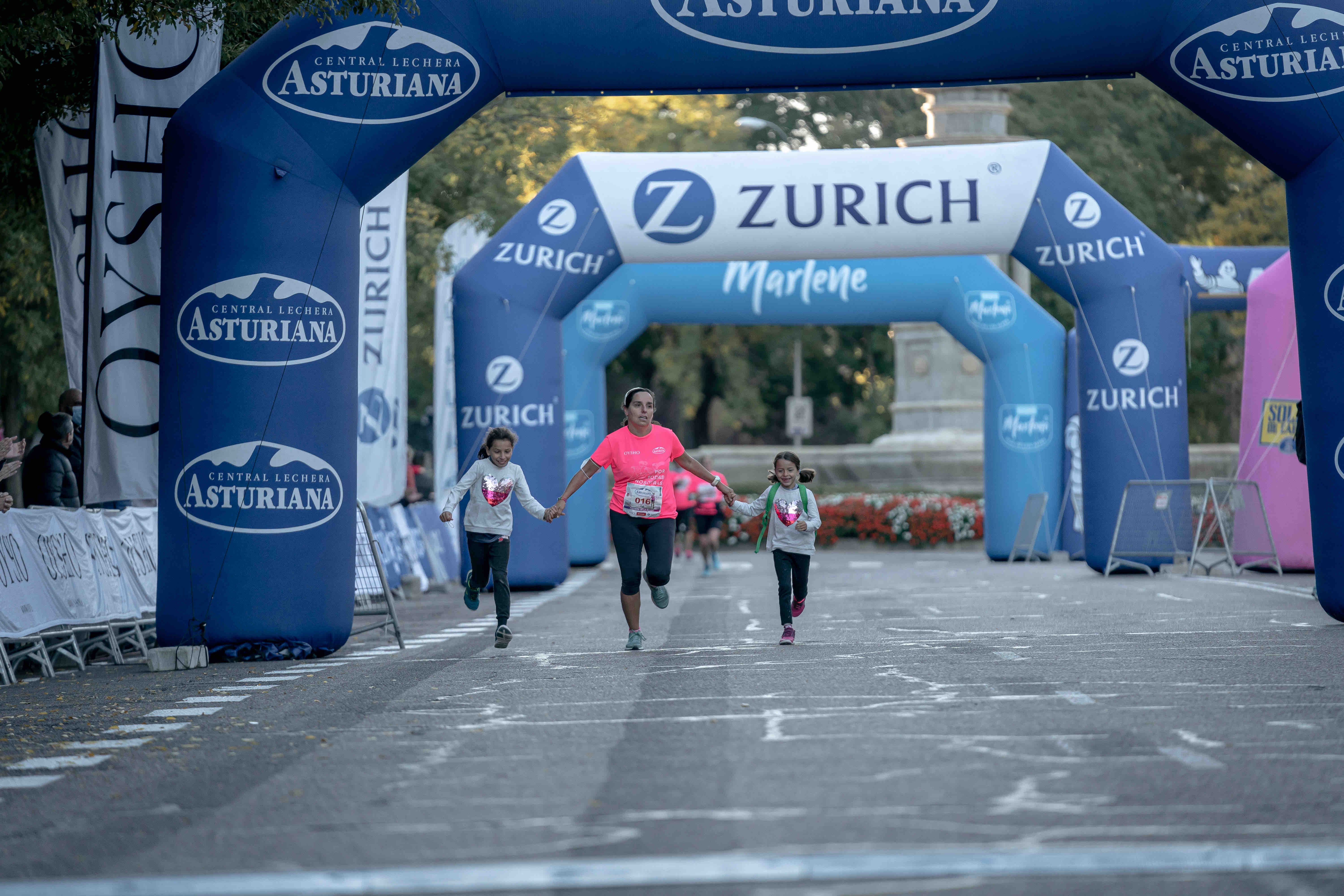 Las mejores fotos de la Carrera de la Mujer Central Lechera Asturiana Madrid 2021 (LLEGADA A META / GALERÍA 6)