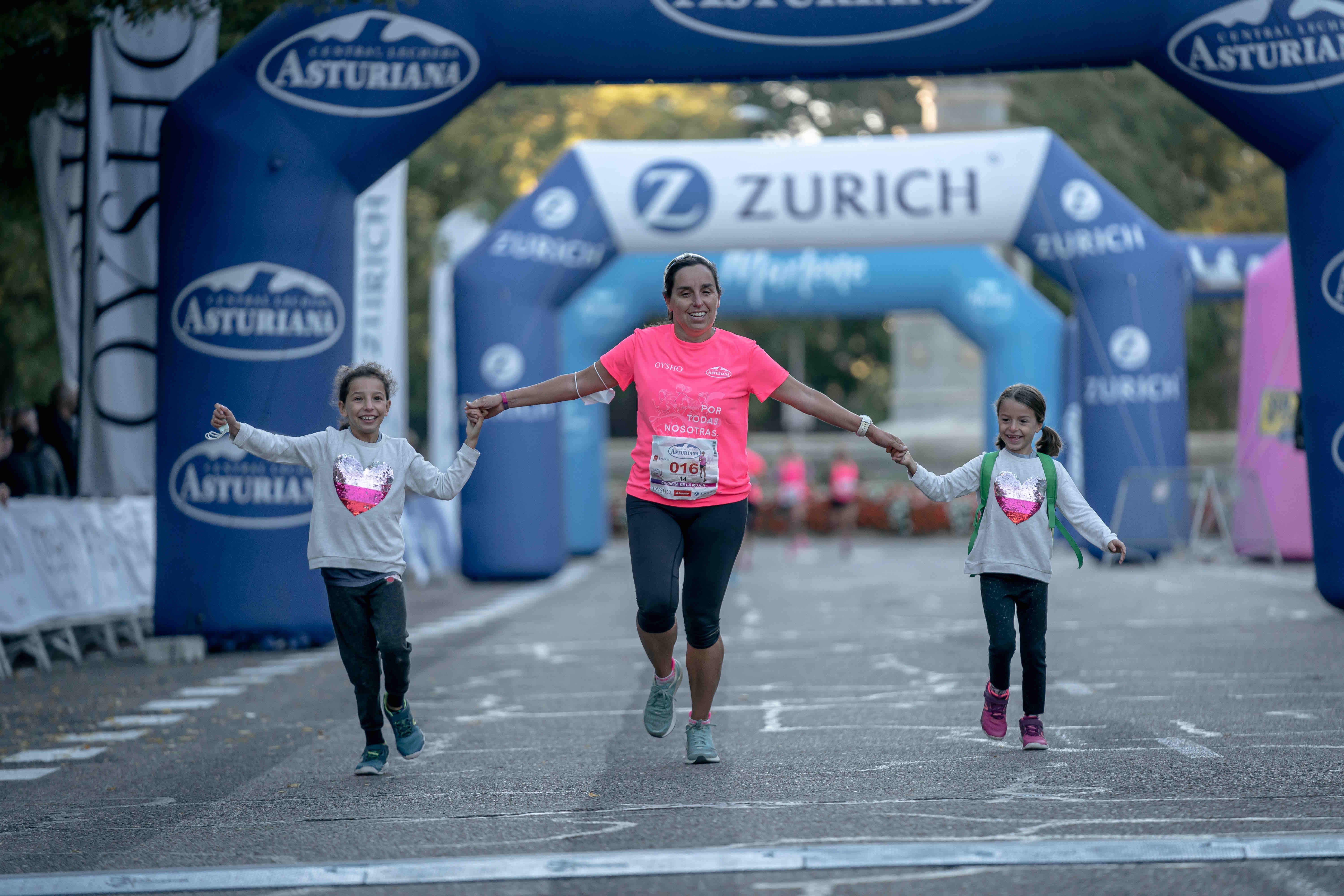 Las mejores fotos de la Carrera de la Mujer Central Lechera Asturiana Madrid 2021 (LLEGADA A META / GALERÍA 6)
