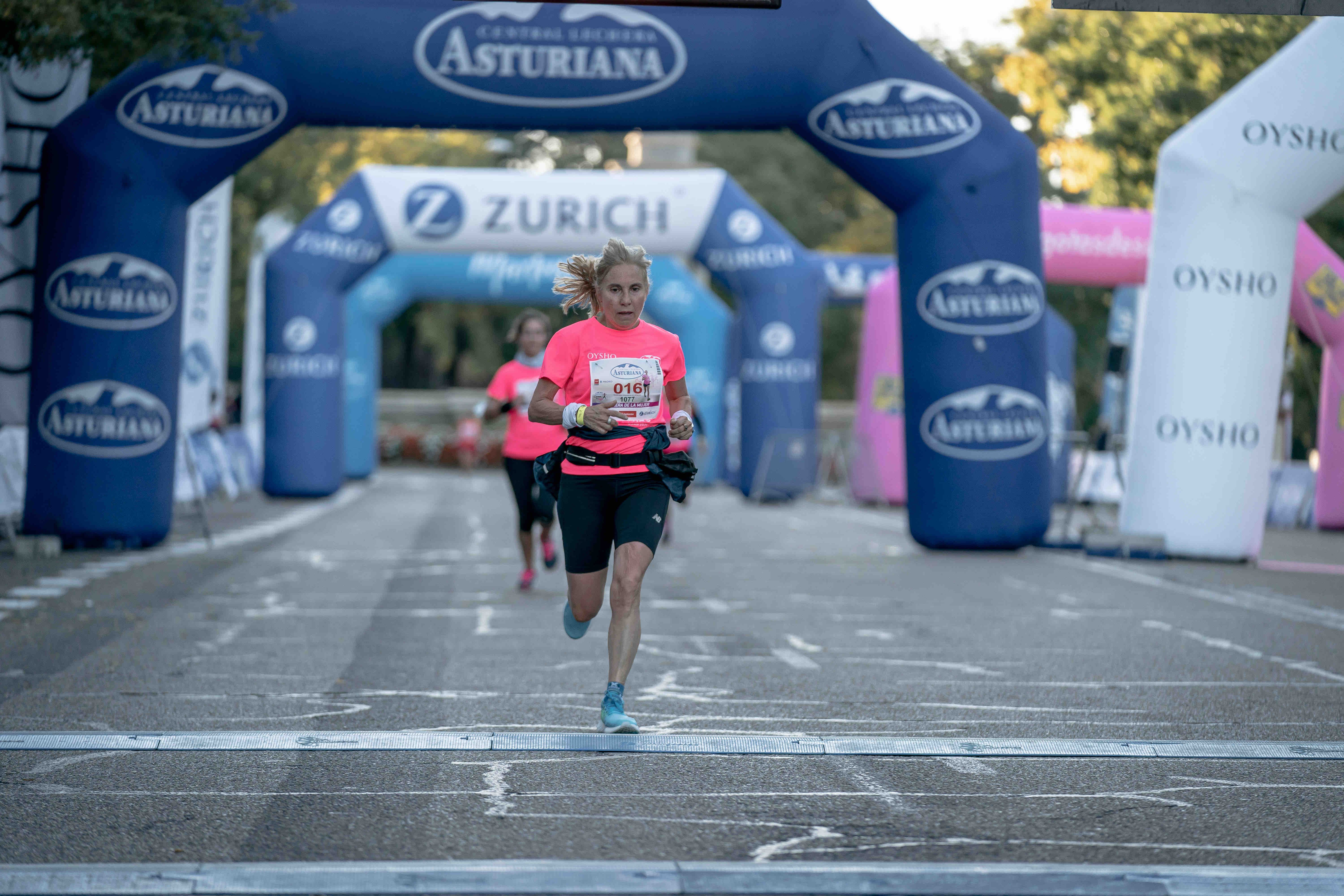 Las mejores fotos de la Carrera de la Mujer Central Lechera Asturiana Madrid 2021 (LLEGADA A META / GALERÍA 6)