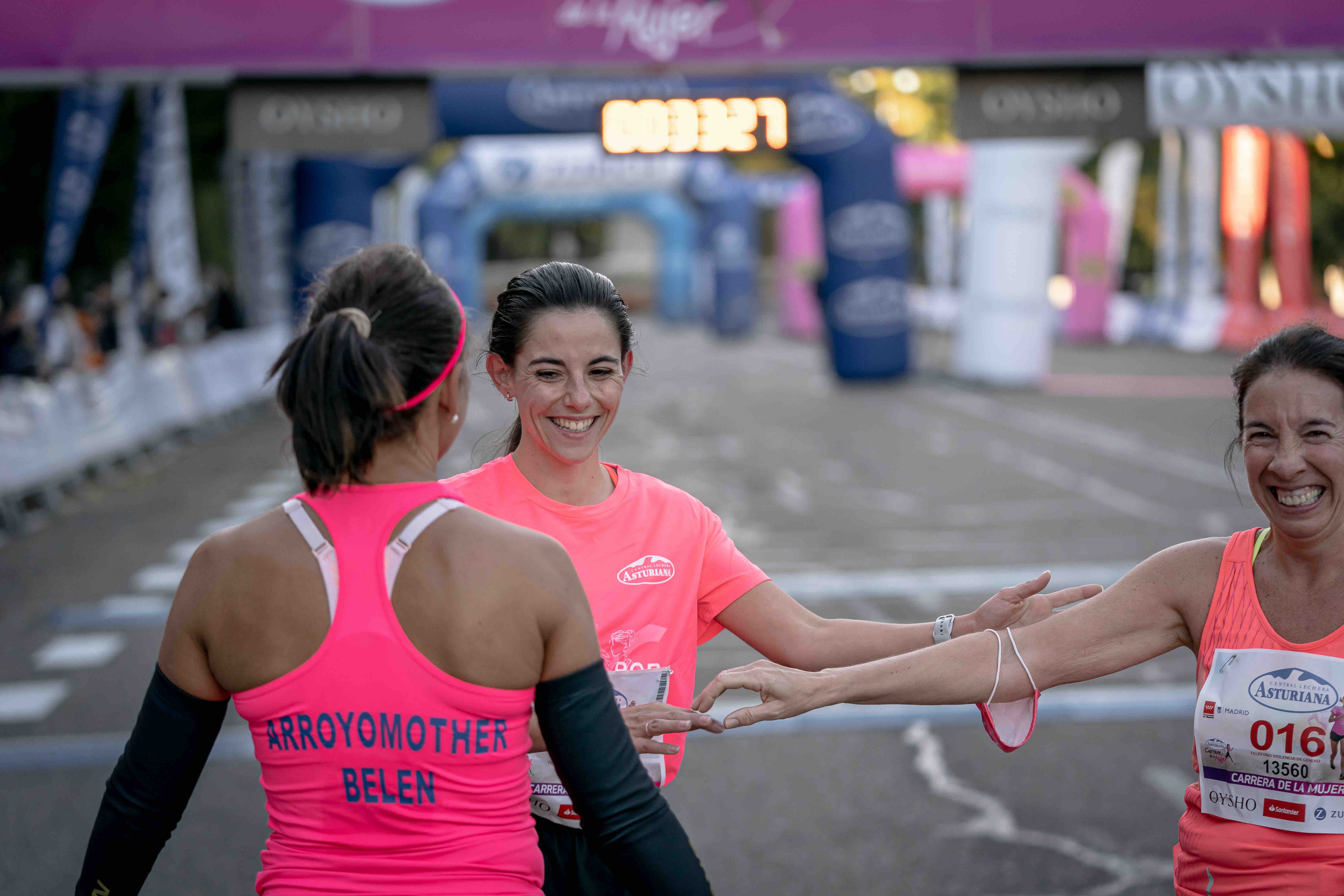 Las mejores fotos de la Carrera de la Mujer Central Lechera Asturiana Madrid 2021 (LLEGADA A META / GALERÍA 6)