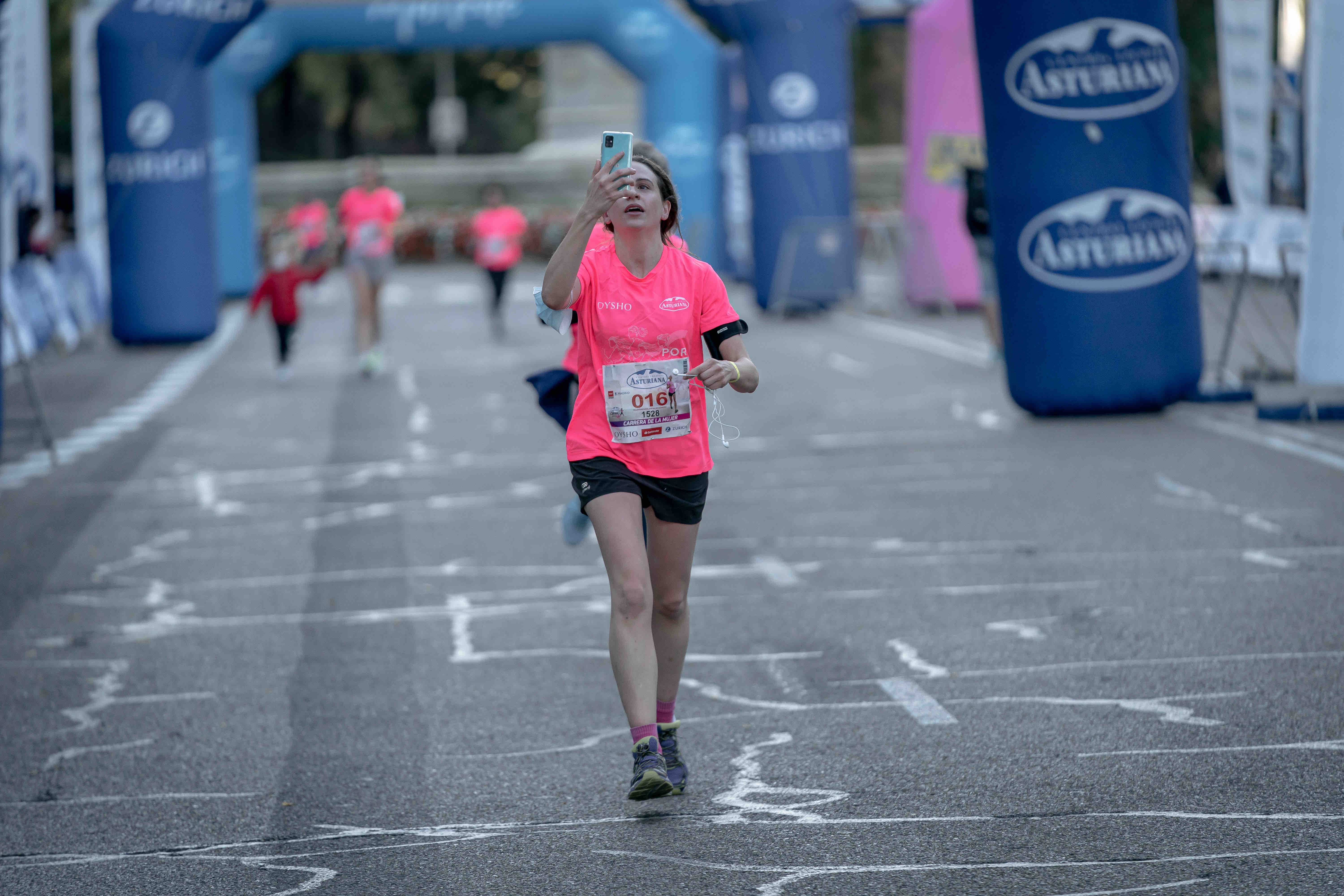 Las mejores fotos de la Carrera de la Mujer Central Lechera Asturiana Madrid 2021 (LLEGADA A META / GALERÍA 6)