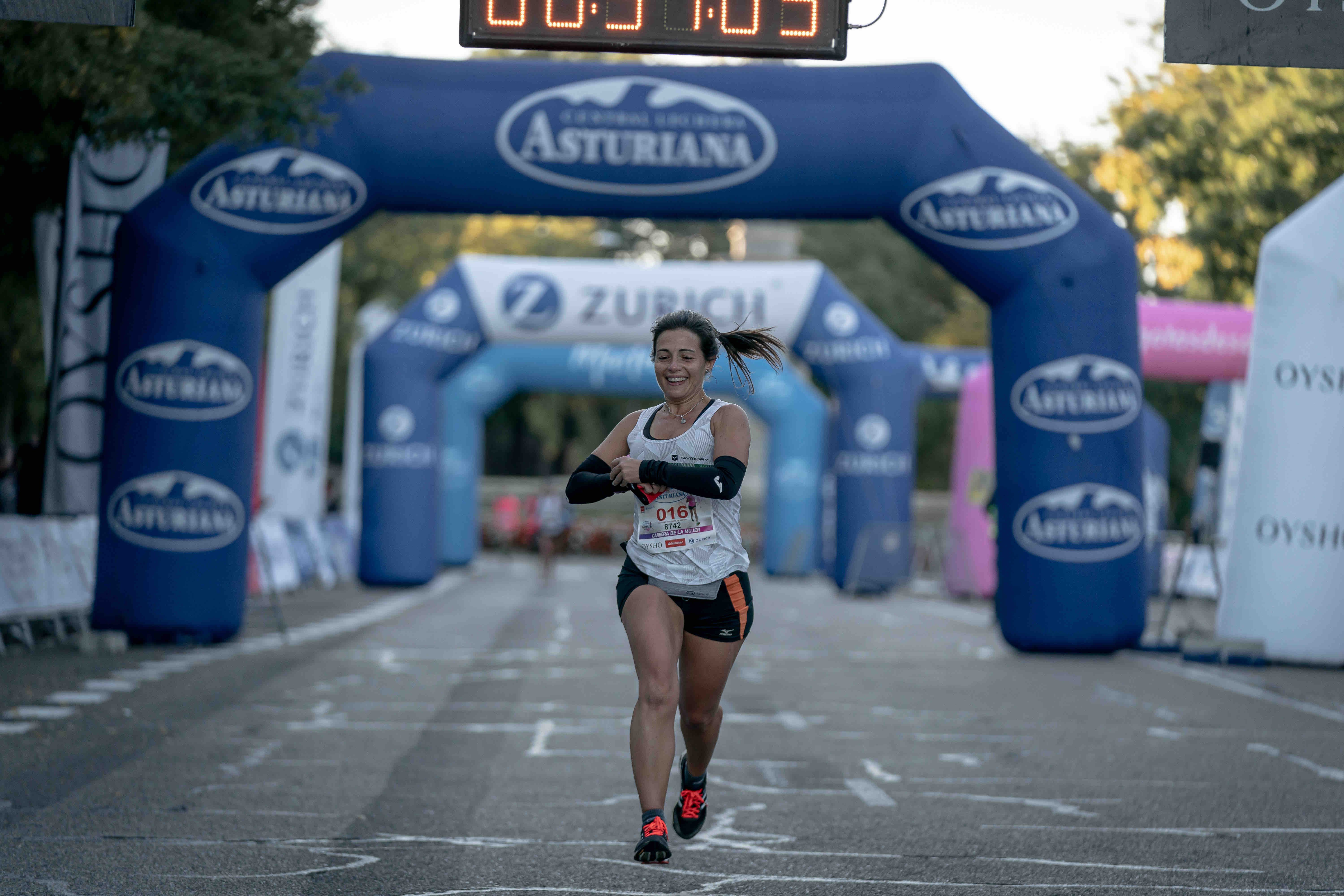 Las mejores fotos de la Carrera de la Mujer Central Lechera Asturiana Madrid 2021 (LLEGADA A META / GALERÍA 6)