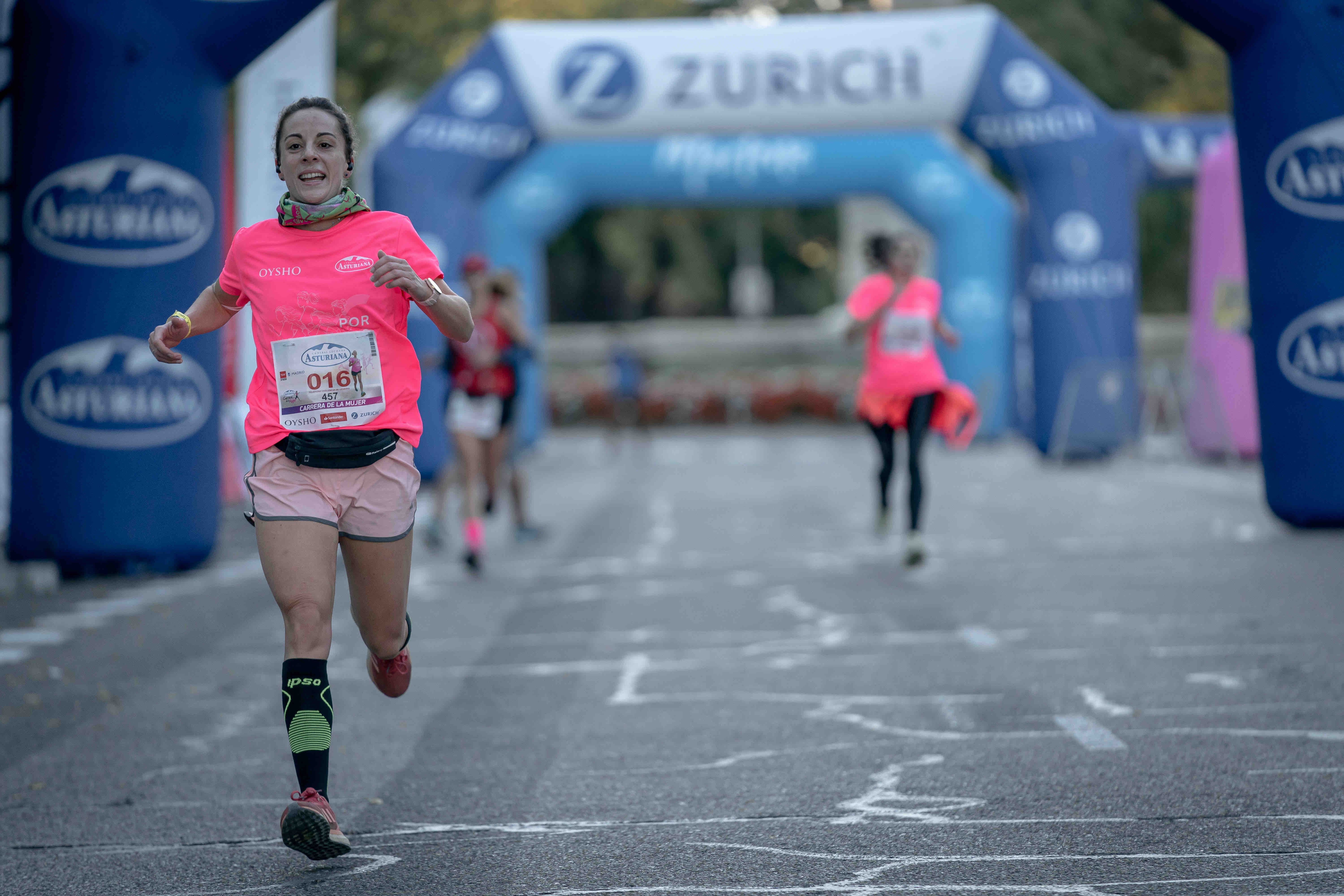 Las mejores fotos de la Carrera de la Mujer Central Lechera Asturiana Madrid 2021 (LLEGADA A META / GALERÍA 6)