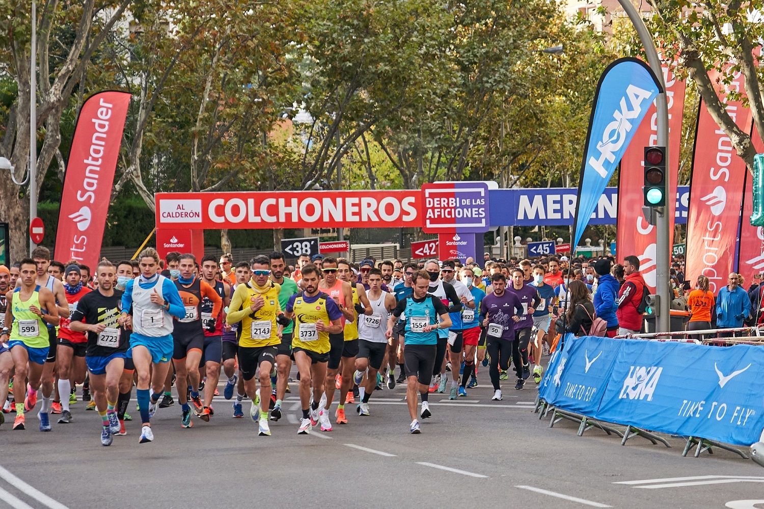 La salida del Derbi de las Aficiones tiene lugar junto al Estadio Santiago Bernabéu. LAST LAP