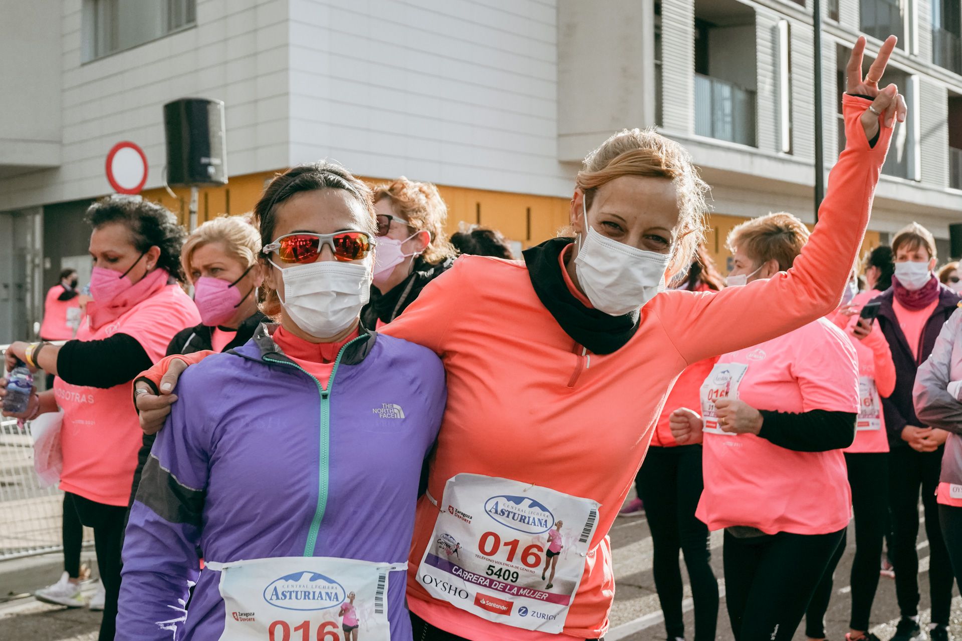 Las mejores fotos de la Carrera de la Mujer Central Lechera Asturiana Zaragoza 2021 (AMBIENTE DE SALIDA)