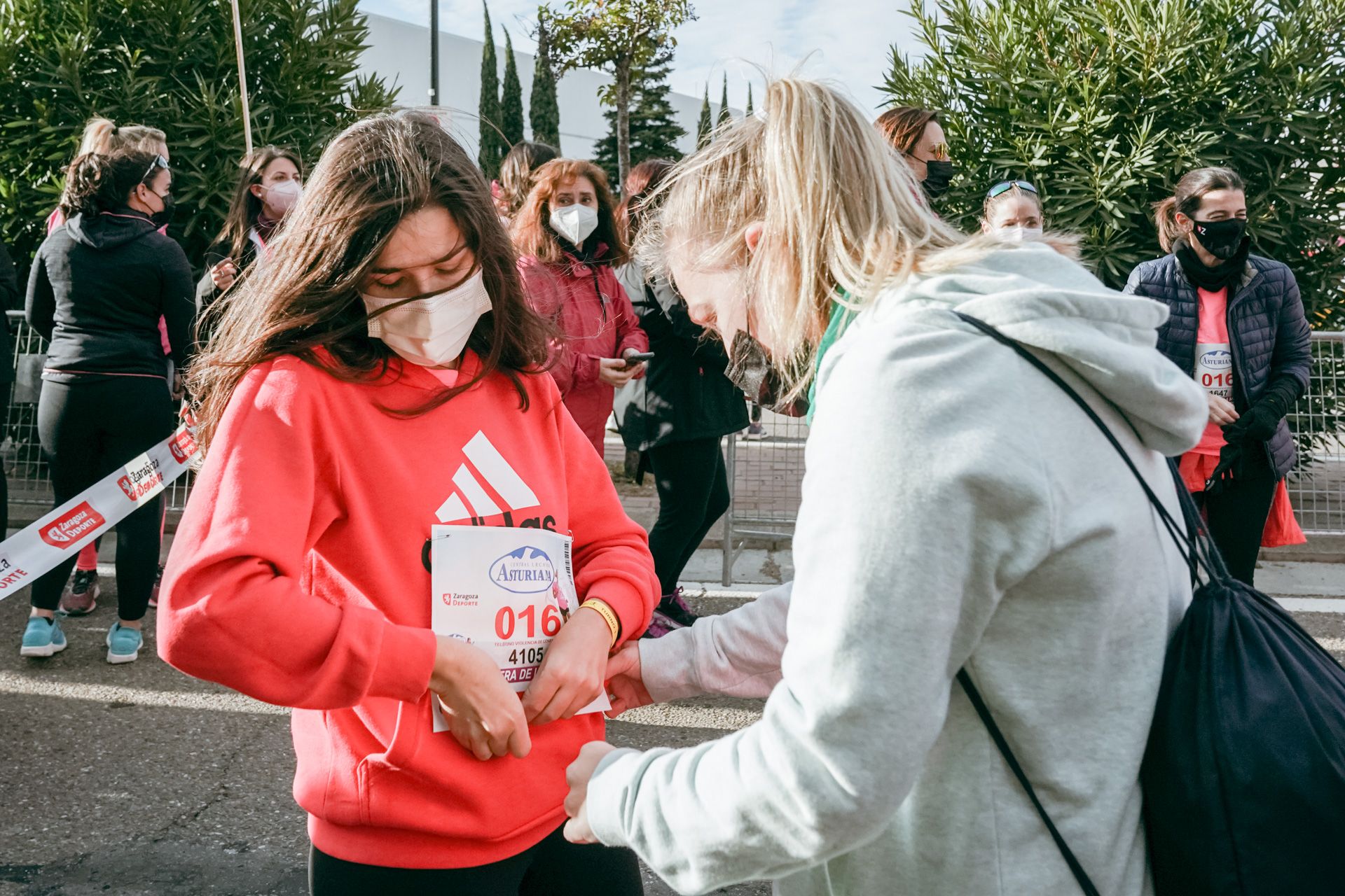Las mejores fotos de la Carrera de la Mujer Central Lechera Asturiana Zaragoza 2021 (AMBIENTE DE SALIDA)