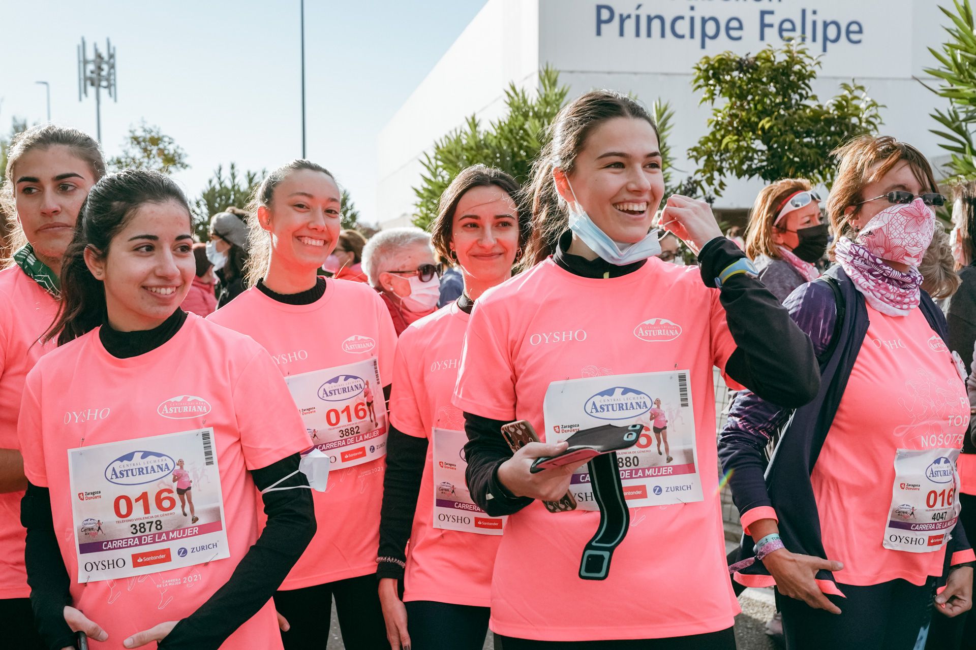 Las mejores fotos de la Carrera de la Mujer Central Lechera Asturiana Zaragoza 2021 (AMBIENTE DE SALIDA)