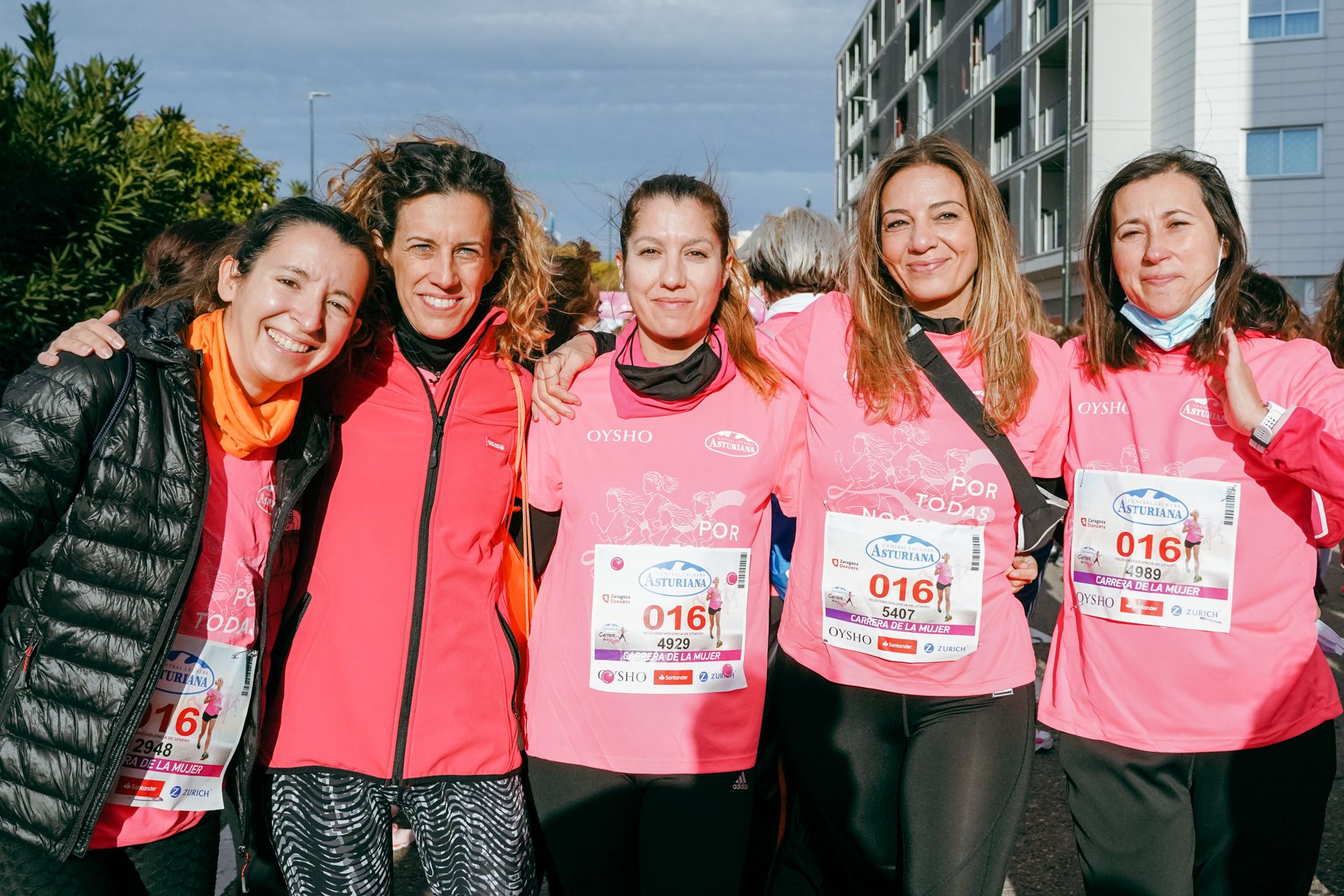 Las mejores fotos de la Carrera de la Mujer Central Lechera Asturiana Zaragoza 2021 (AMBIENTE DE SALIDA)