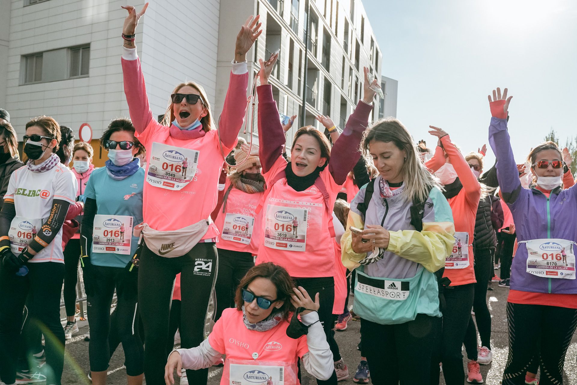 Las mejores fotos de la Carrera de la Mujer Central Lechera Asturiana Zaragoza 2021 (AMBIENTE DE SALIDA)