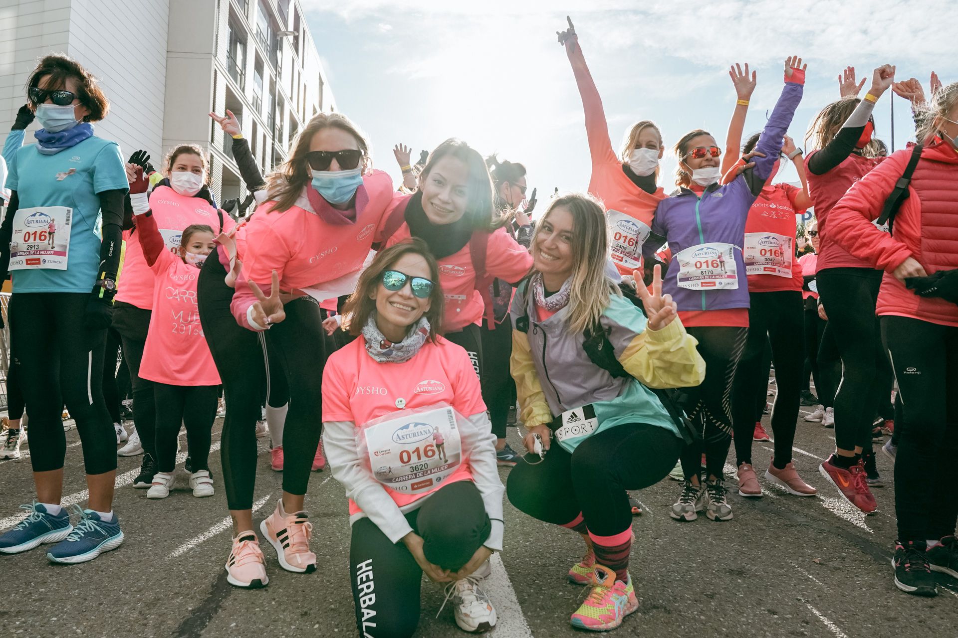 Las mejores fotos de la Carrera de la Mujer Central Lechera Asturiana Zaragoza 2021 (AMBIENTE DE SALIDA)