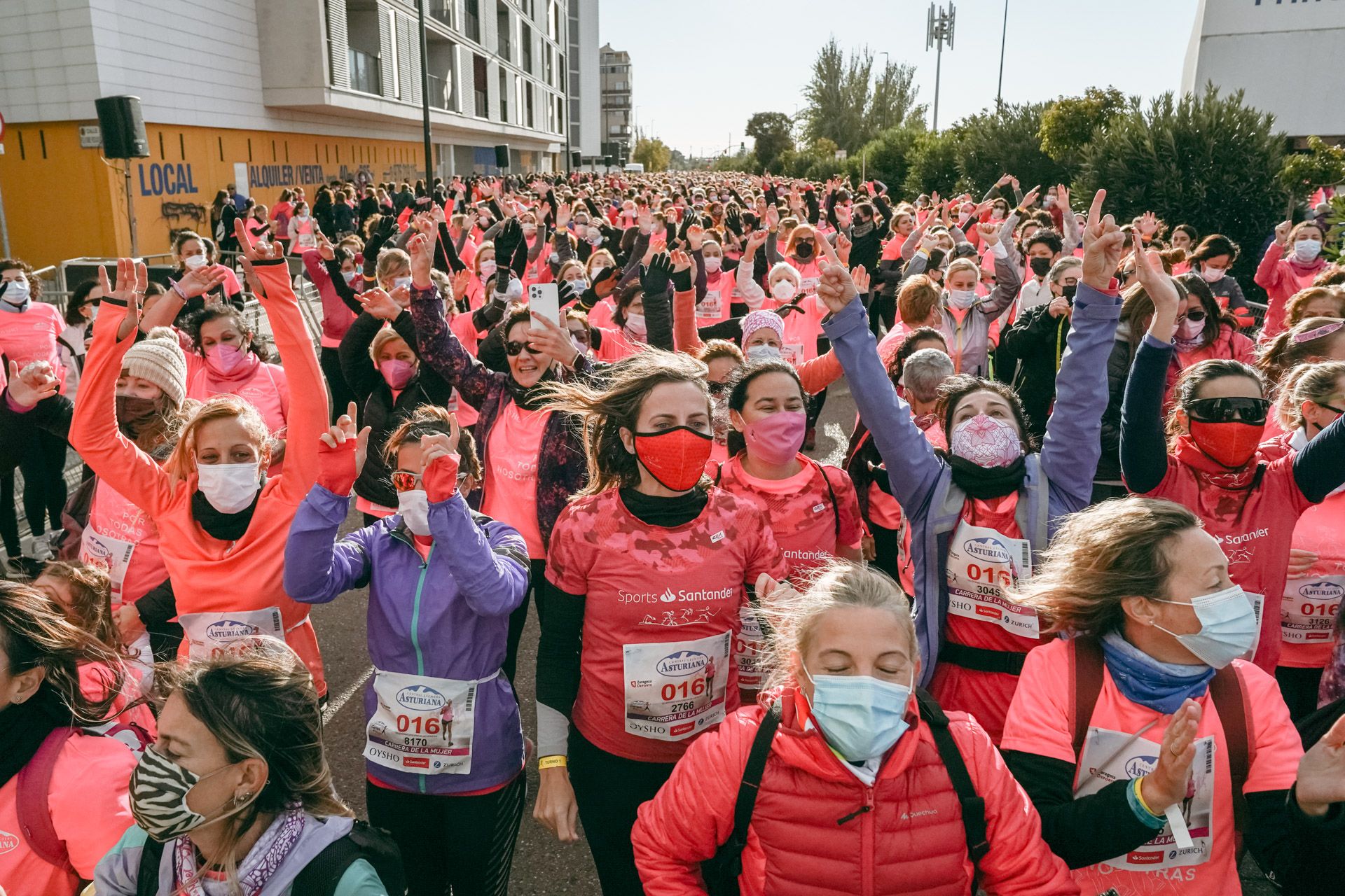 Las mejores fotos de la Carrera de la Mujer Central Lechera Asturiana Zaragoza 2021 (AMBIENTE DE SALIDA)
