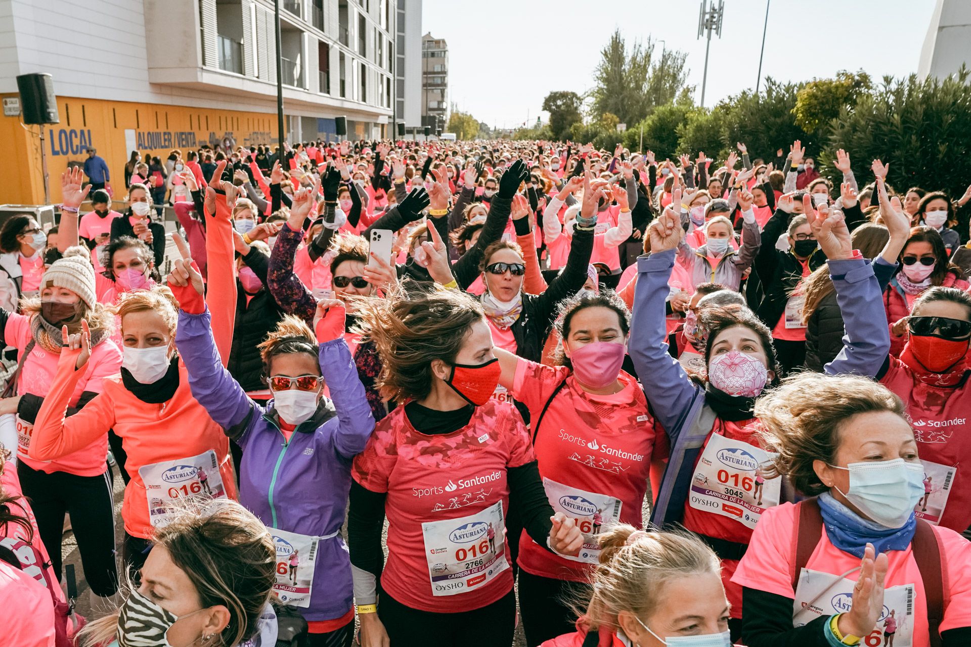 Las mejores fotos de la Carrera de la Mujer Central Lechera Asturiana Zaragoza 2021 (AMBIENTE DE SALIDA)
