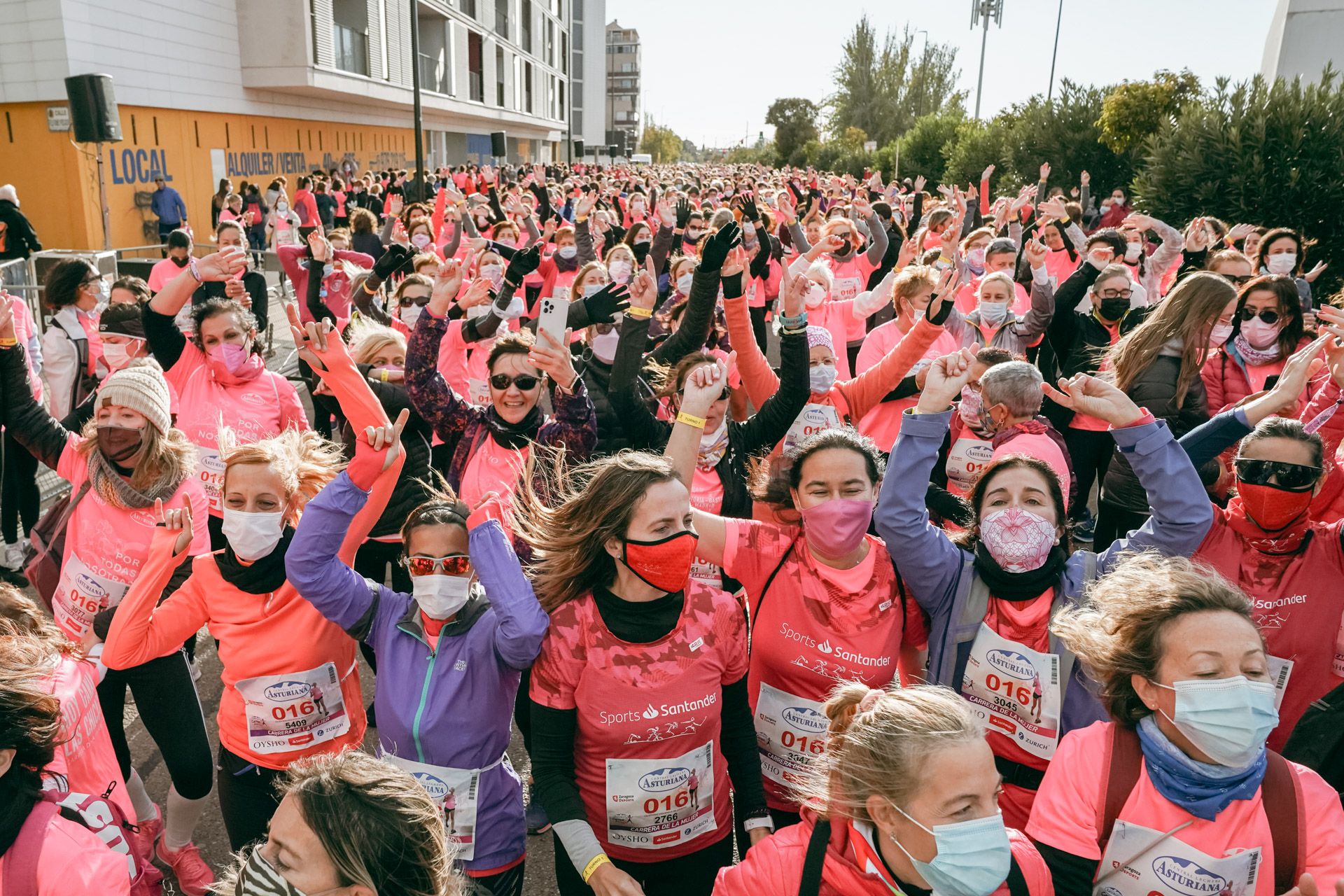 Las mejores fotos de la Carrera de la Mujer Central Lechera Asturiana Zaragoza 2021 (AMBIENTE DE SALIDA)