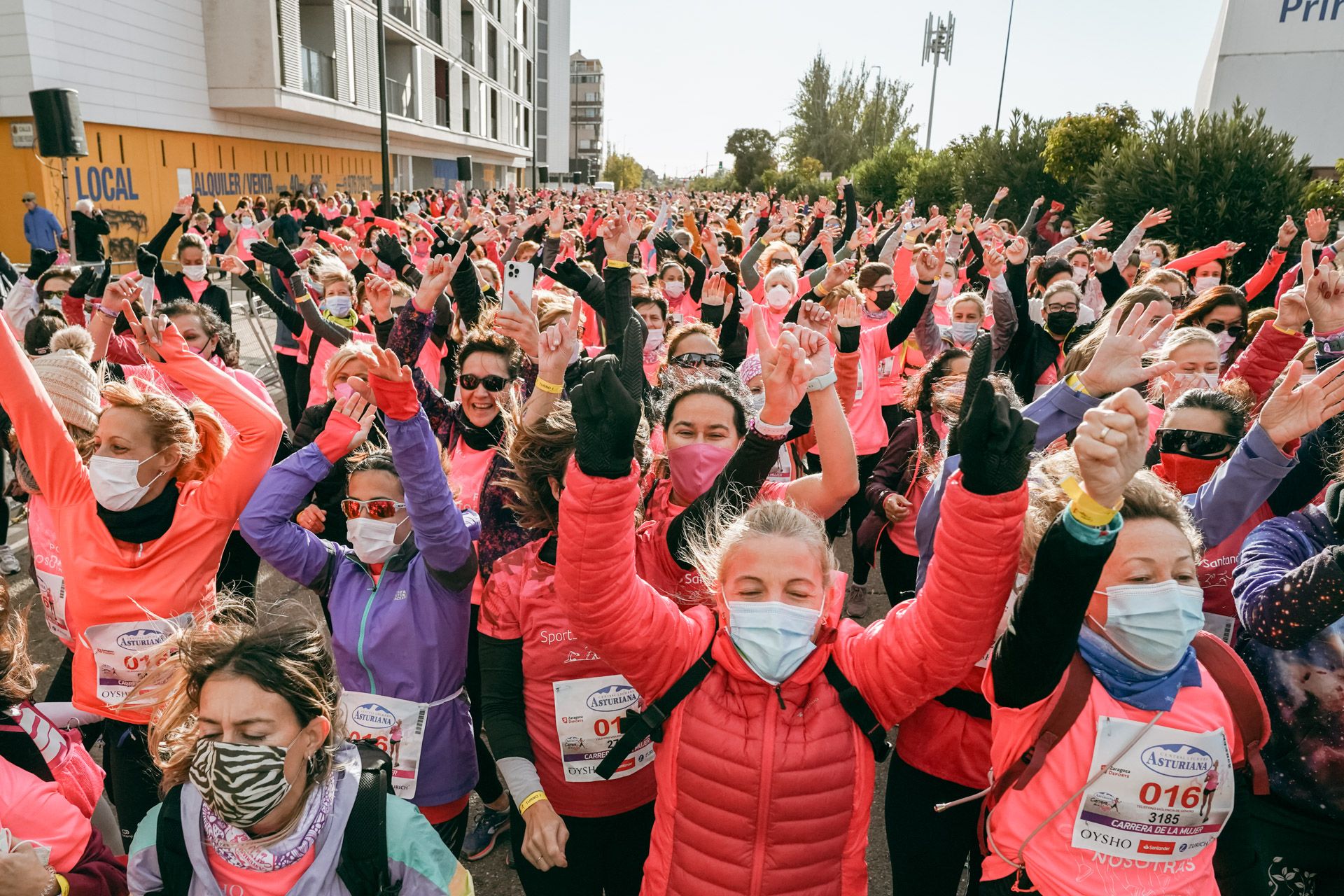 Las mejores fotos de la Carrera de la Mujer Central Lechera Asturiana Zaragoza 2021 (AMBIENTE DE SALIDA)