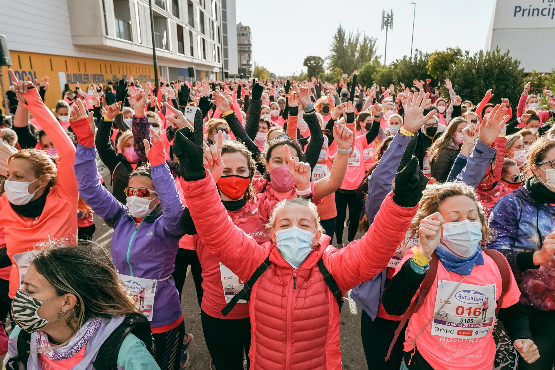 Las mejores fotos de la Carrera de la Mujer Central Lechera Asturiana Zaragoza 2021 (AMBIENTE DE SALIDA)