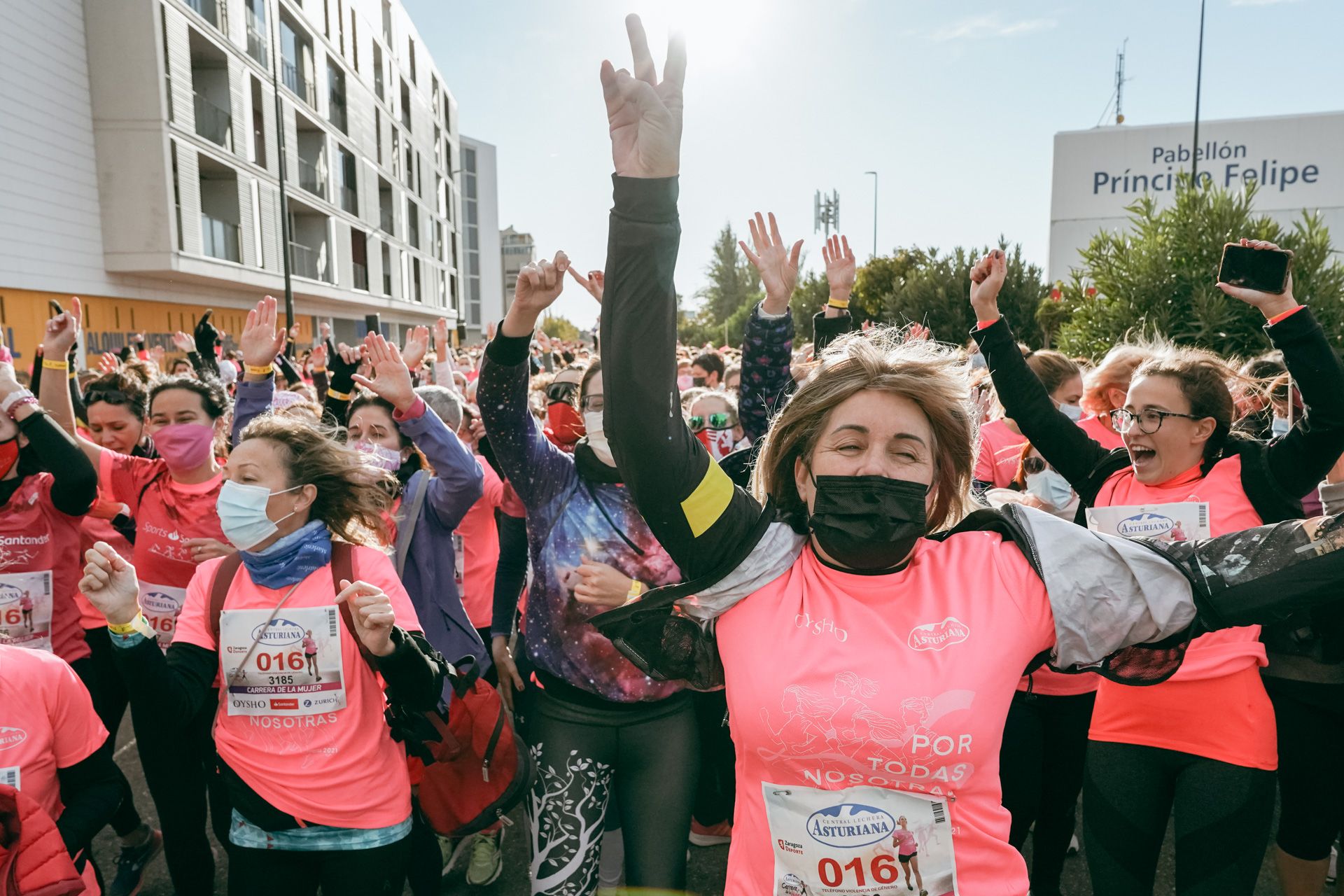 Las mejores fotos de la Carrera de la Mujer Central Lechera Asturiana Zaragoza 2021 (AMBIENTE DE SALIDA)