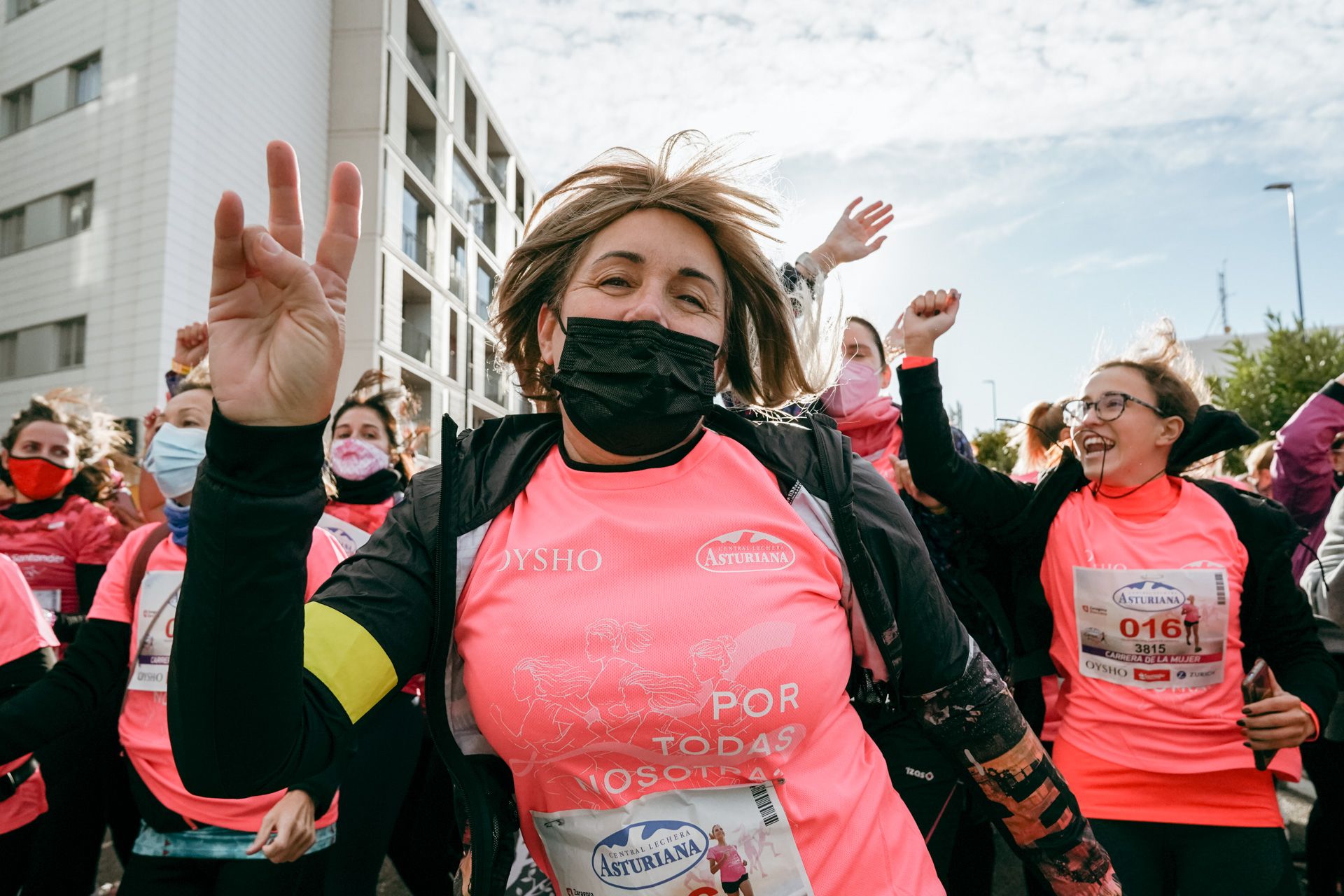 Las mejores fotos de la Carrera de la Mujer Central Lechera Asturiana Zaragoza 2021 (AMBIENTE DE SALIDA)