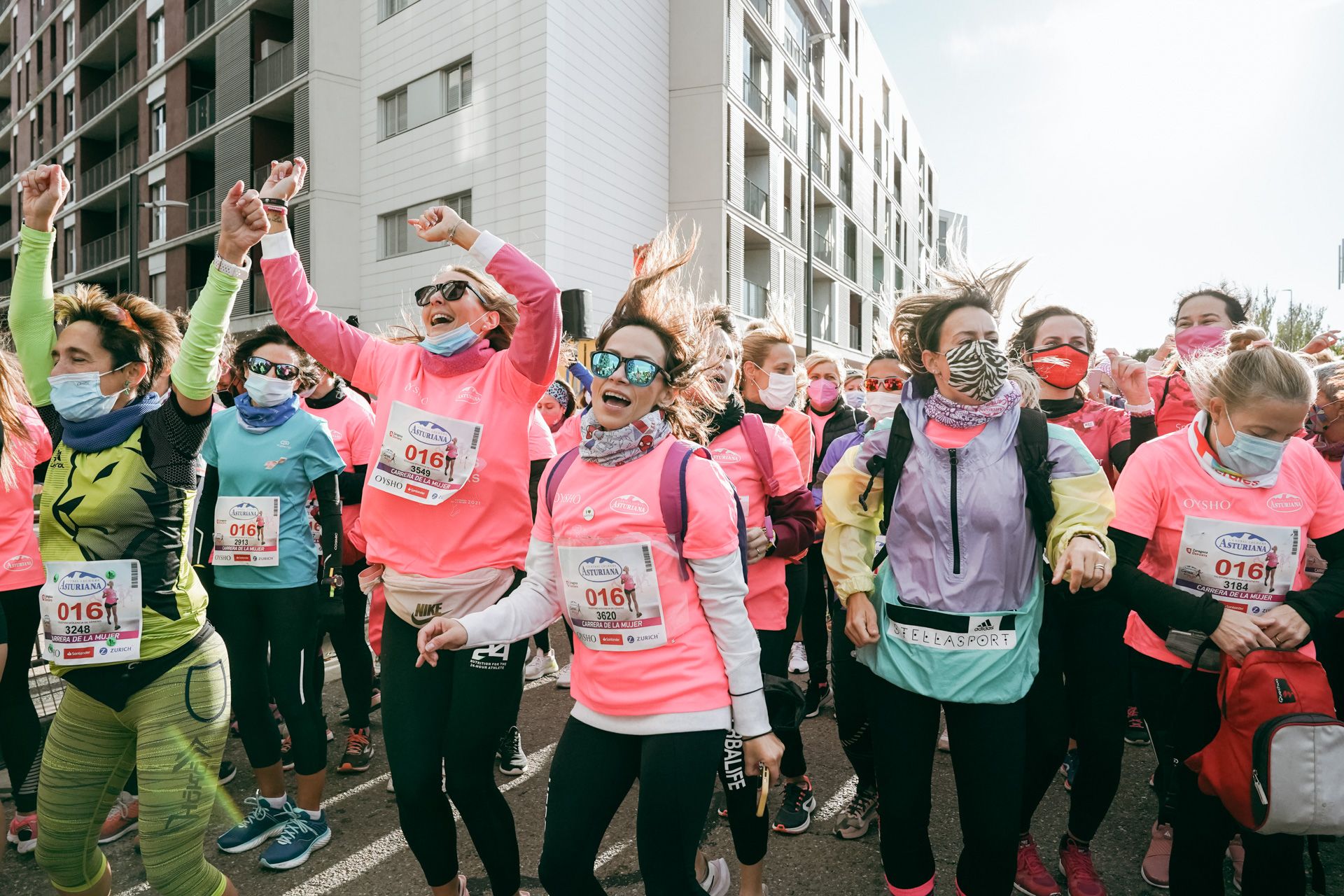 Las mejores fotos de la Carrera de la Mujer Central Lechera Asturiana Zaragoza 2021 (AMBIENTE DE SALIDA)
