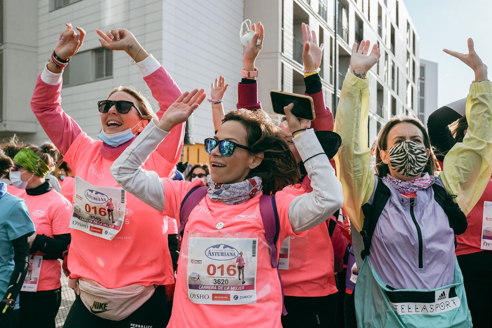 Las mejores fotos de la Carrera de la Mujer Central Lechera Asturiana Zaragoza 2021 (AMBIENTE DE SALIDA)