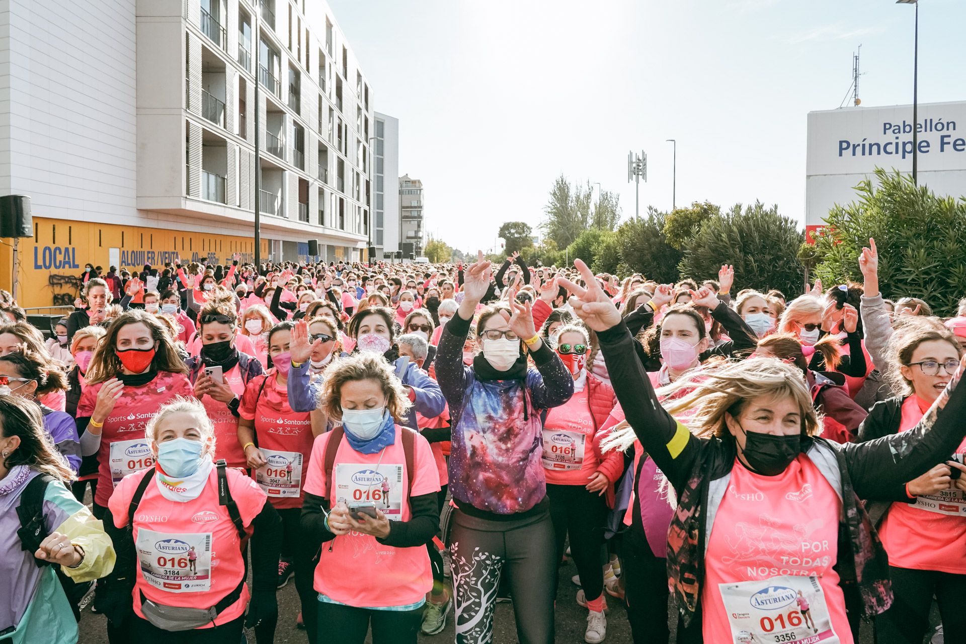 Las mejores fotos de la Carrera de la Mujer Central Lechera Asturiana Zaragoza 2021 (AMBIENTE DE SALIDA)