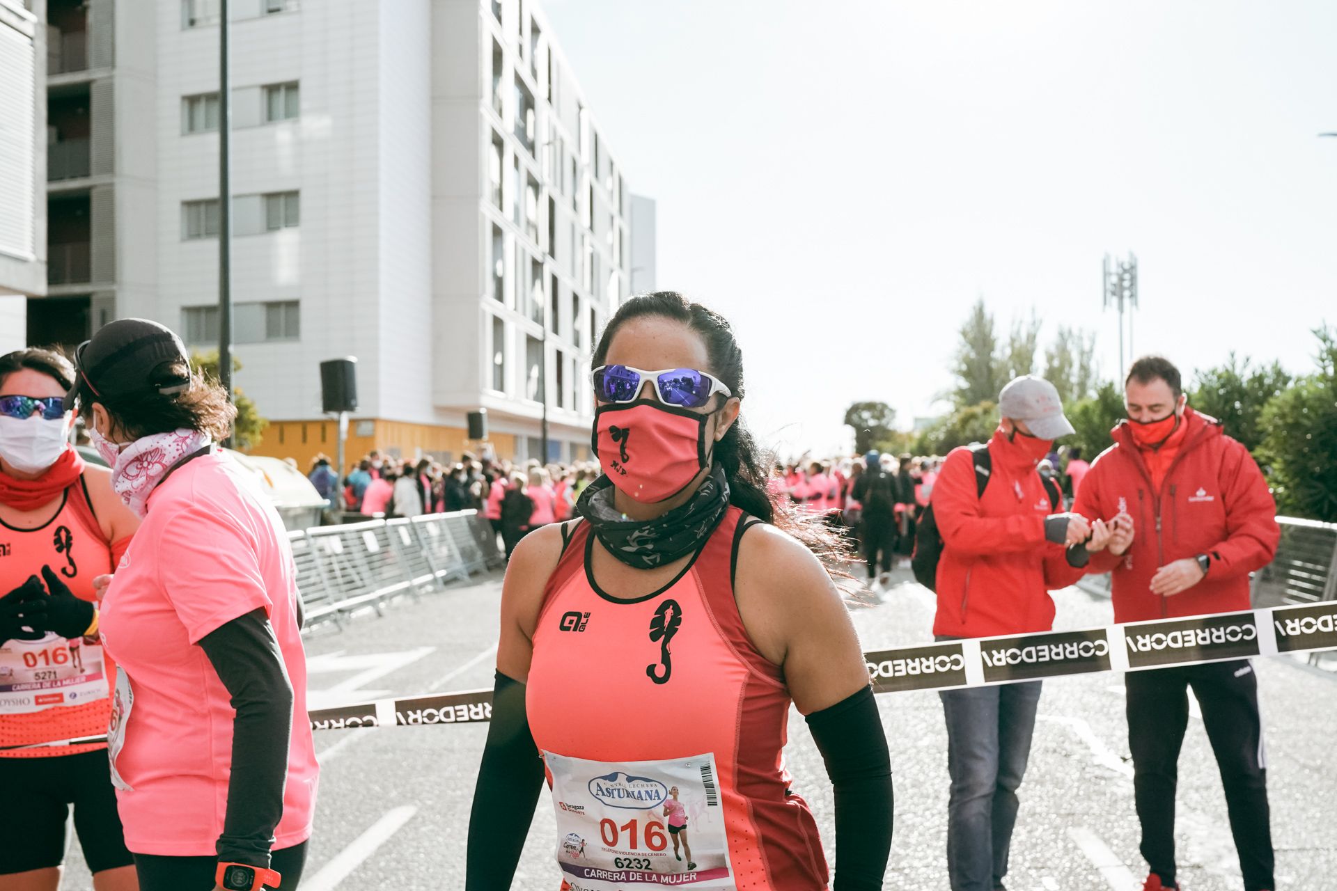 Las mejores fotos de la Carrera de la Mujer Central Lechera Asturiana Zaragoza 2021 (AMBIENTE DE SALIDA)