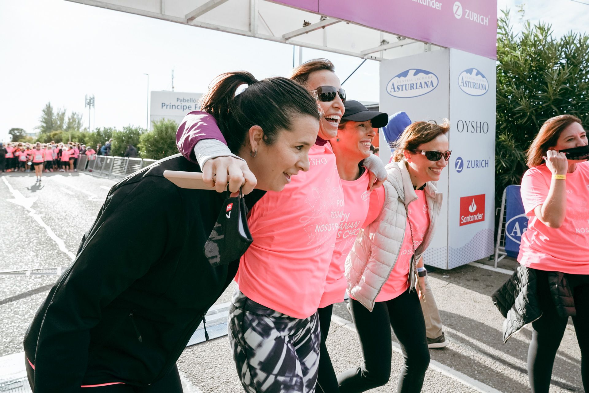 Las mejores fotos de la Carrera de la Mujer Central Lechera Asturiana Zaragoza 2021 (AMBIENTE DE SALIDA)