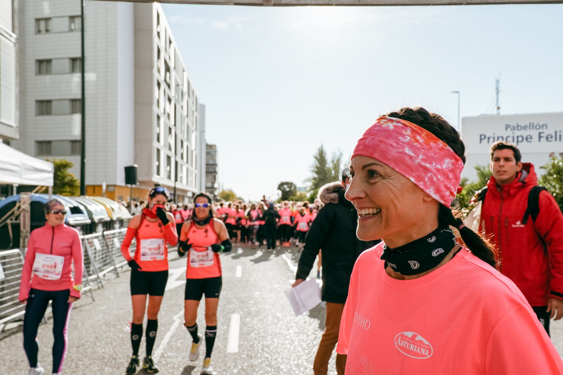 Las mejores fotos de la Carrera de la Mujer Central Lechera Asturiana Zaragoza 2021 (AMBIENTE DE SALIDA)