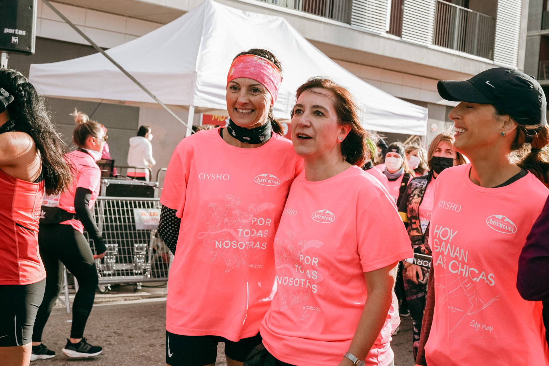 Las mejores fotos de la Carrera de la Mujer Central Lechera Asturiana Zaragoza 2021 (AMBIENTE DE SALIDA)