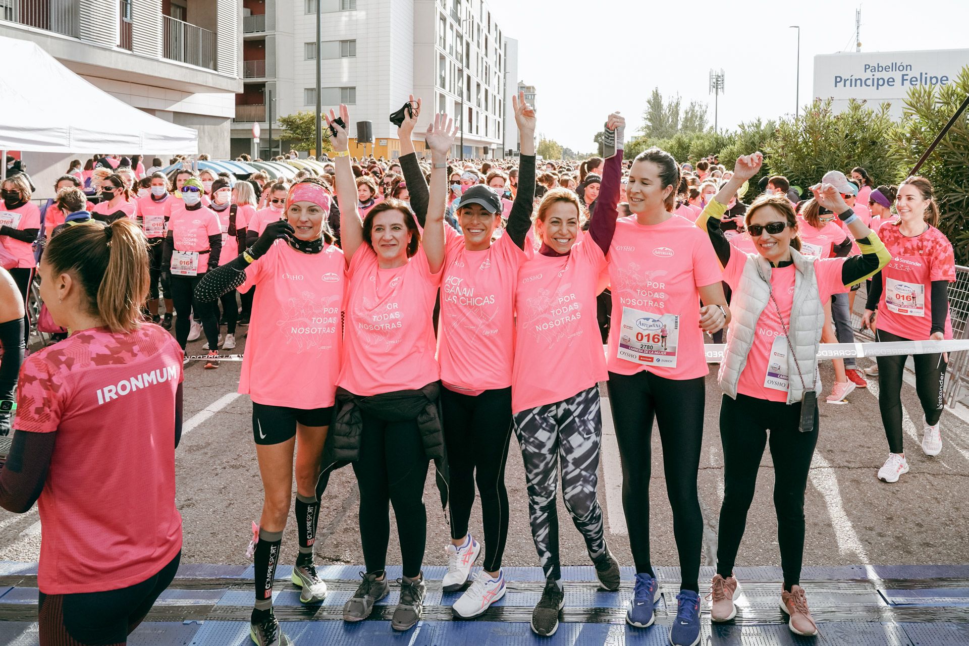 Las mejores fotos de la Carrera de la Mujer Central Lechera Asturiana Zaragoza 2021 (AMBIENTE DE SALIDA)