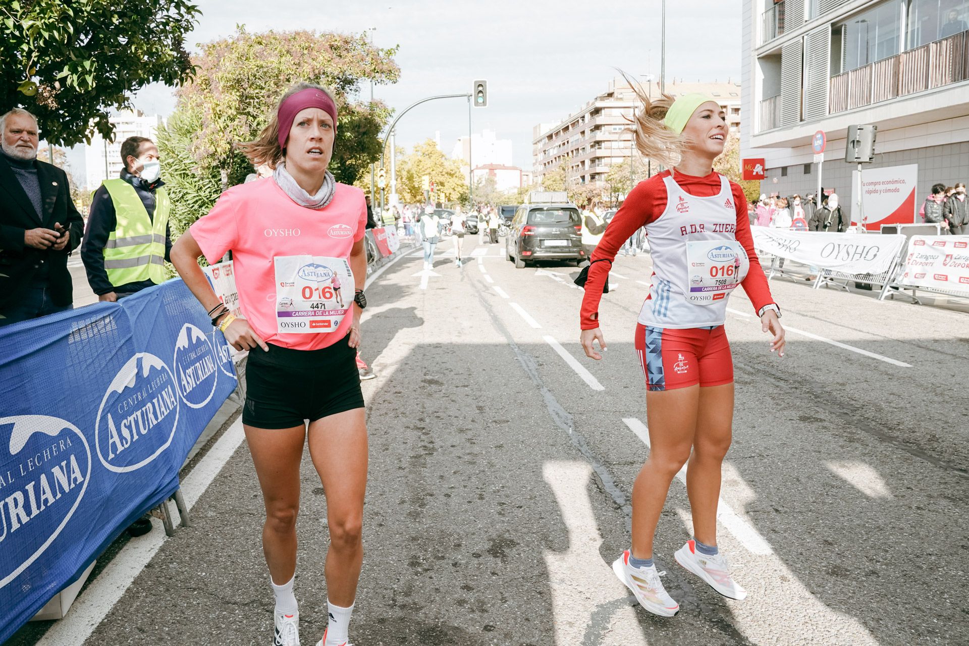 Las mejores fotos de la Carrera de la Mujer Central Lechera Asturiana Zaragoza 2021 (AMBIENTE DE SALIDA)