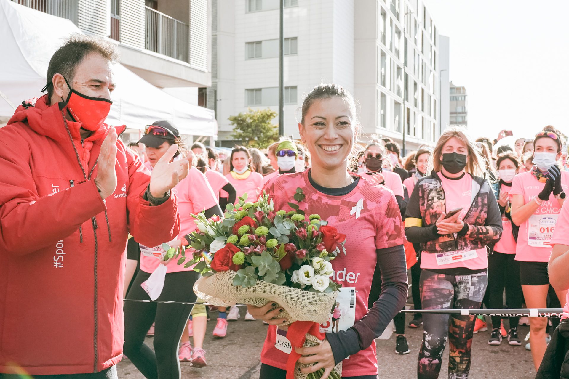 Las mejores fotos de la Carrera de la Mujer Central Lechera Asturiana Zaragoza 2021 (HOMENAJES EN LA SALIDA)