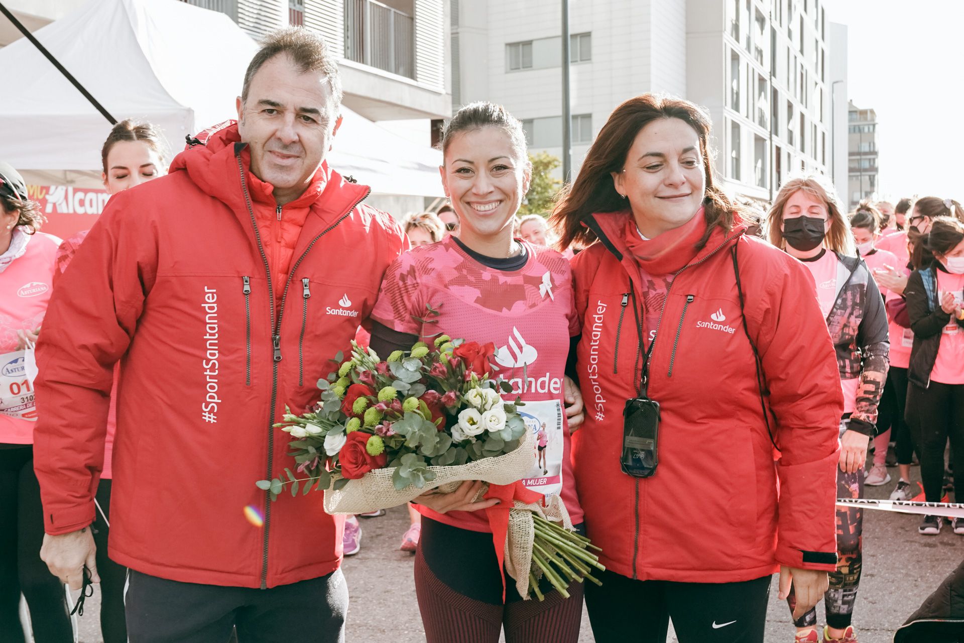 Las mejores fotos de la Carrera de la Mujer Central Lechera Asturiana Zaragoza 2021 (HOMENAJES EN LA SALIDA)