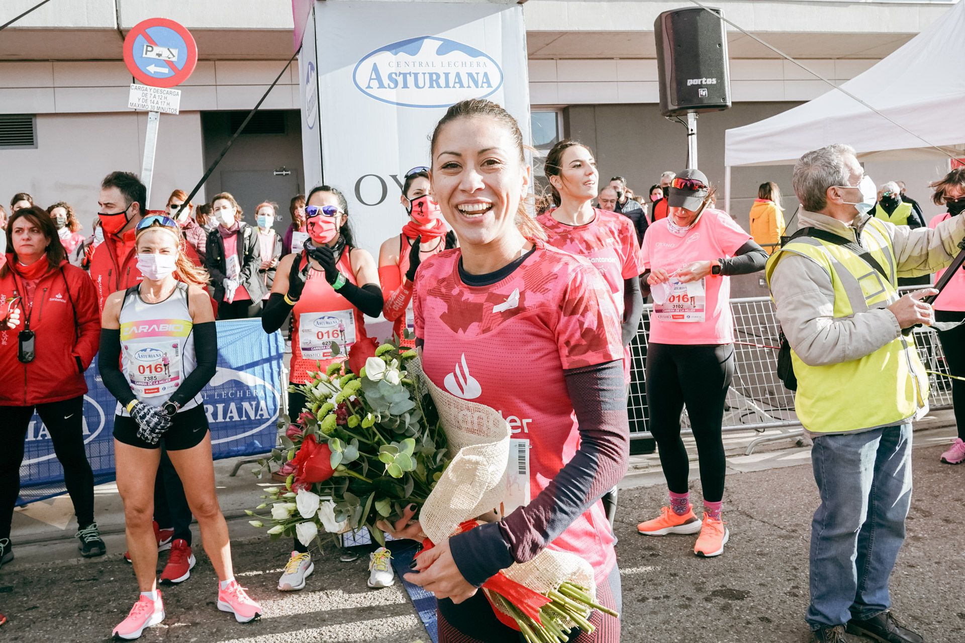 Las mejores fotos de la Carrera de la Mujer Central Lechera Asturiana Zaragoza 2021 (HOMENAJES EN LA SALIDA)