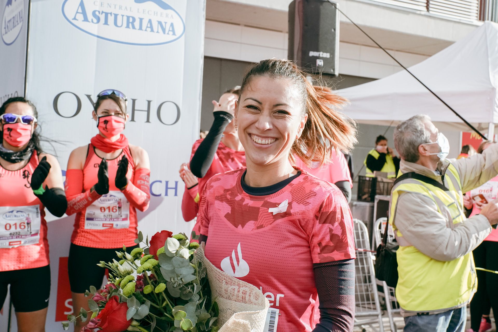 Las mejores fotos de la Carrera de la Mujer Central Lechera Asturiana Zaragoza 2021 (HOMENAJES EN LA SALIDA)