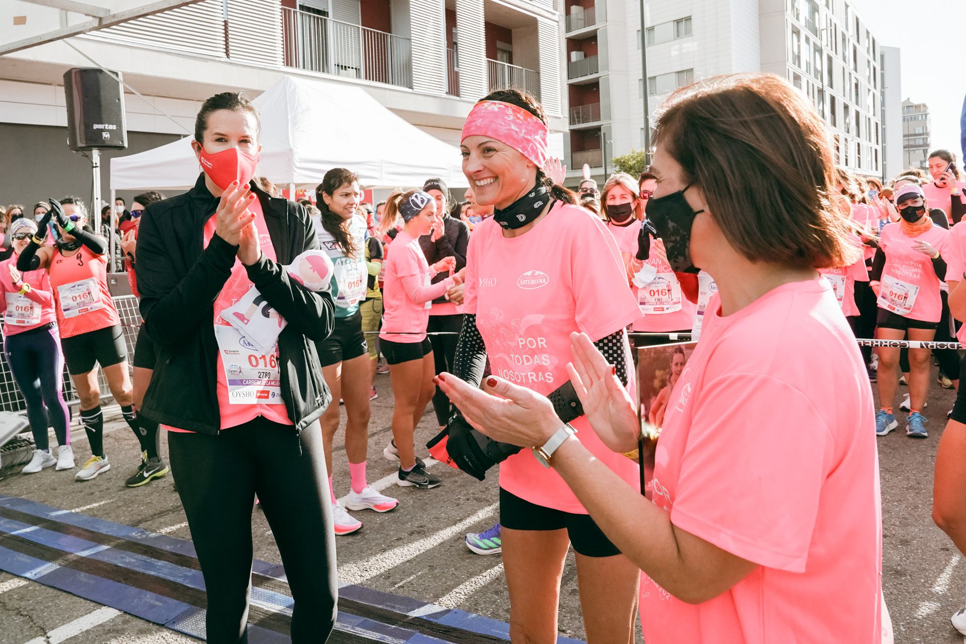 Las mejores fotos de la Carrera de la Mujer Central Lechera Asturiana Zaragoza 2021 (HOMENAJES EN LA SALIDA)
