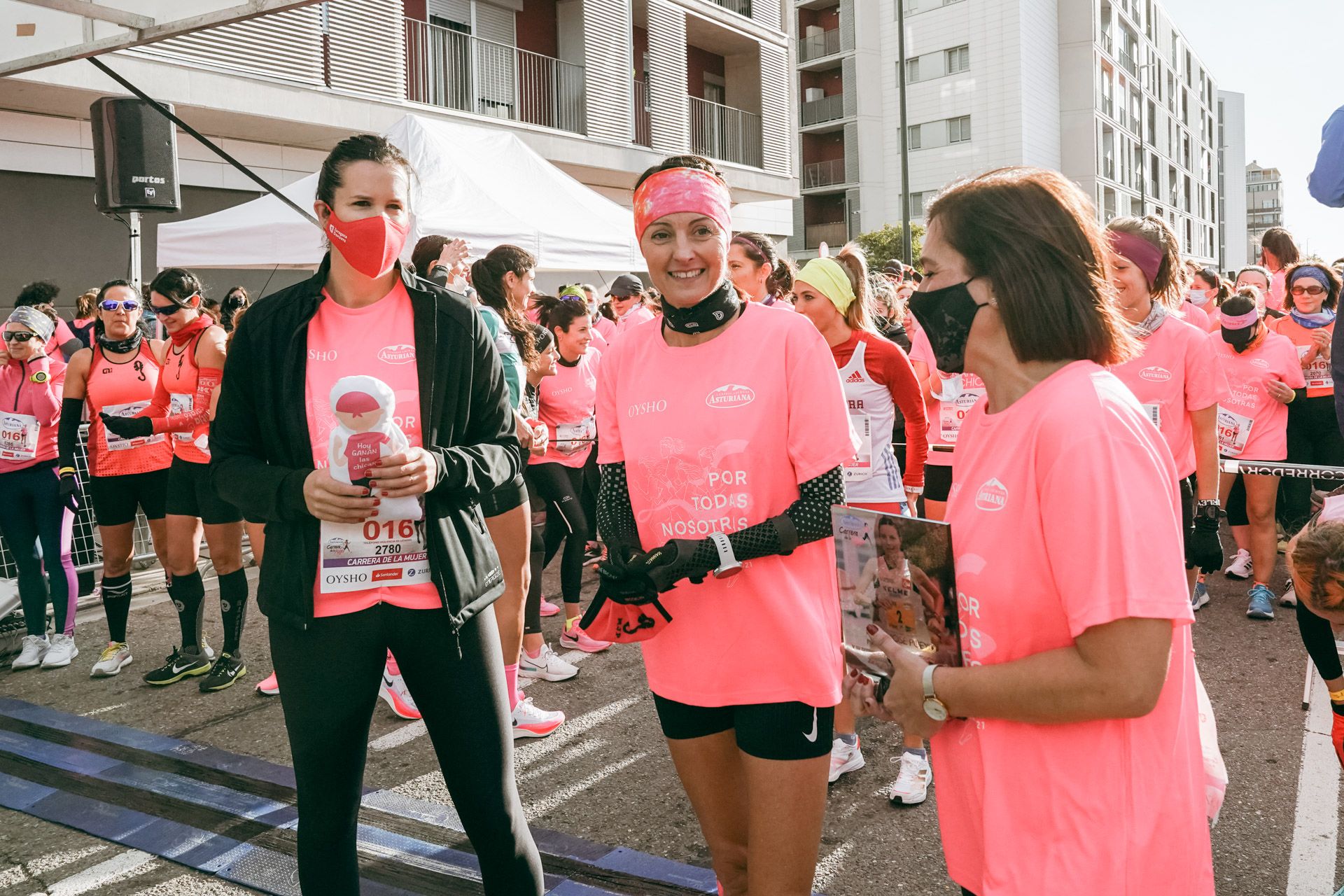 Las mejores fotos de la Carrera de la Mujer Central Lechera Asturiana Zaragoza 2021 (HOMENAJES EN LA SALIDA)