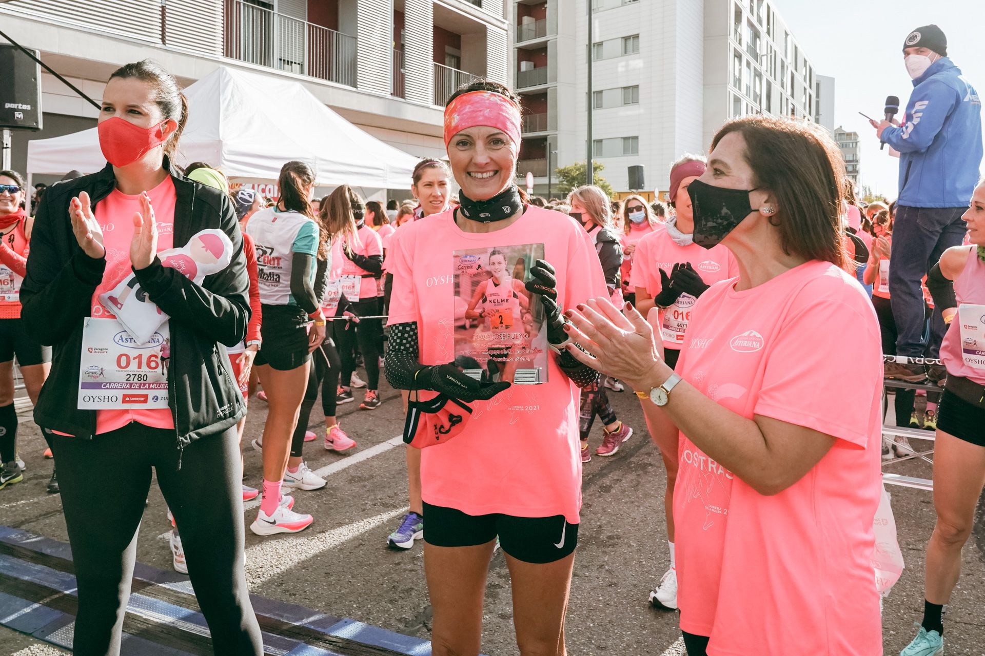 Las mejores fotos de la Carrera de la Mujer Central Lechera Asturiana Zaragoza 2021 (HOMENAJES EN LA SALIDA)