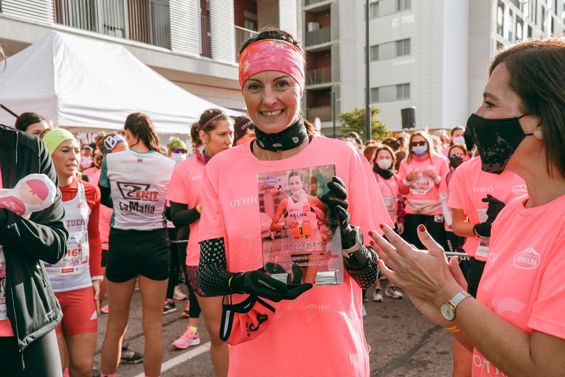 Las mejores fotos de la Carrera de la Mujer Central Lechera Asturiana Zaragoza 2021 (HOMENAJES EN LA SALIDA)