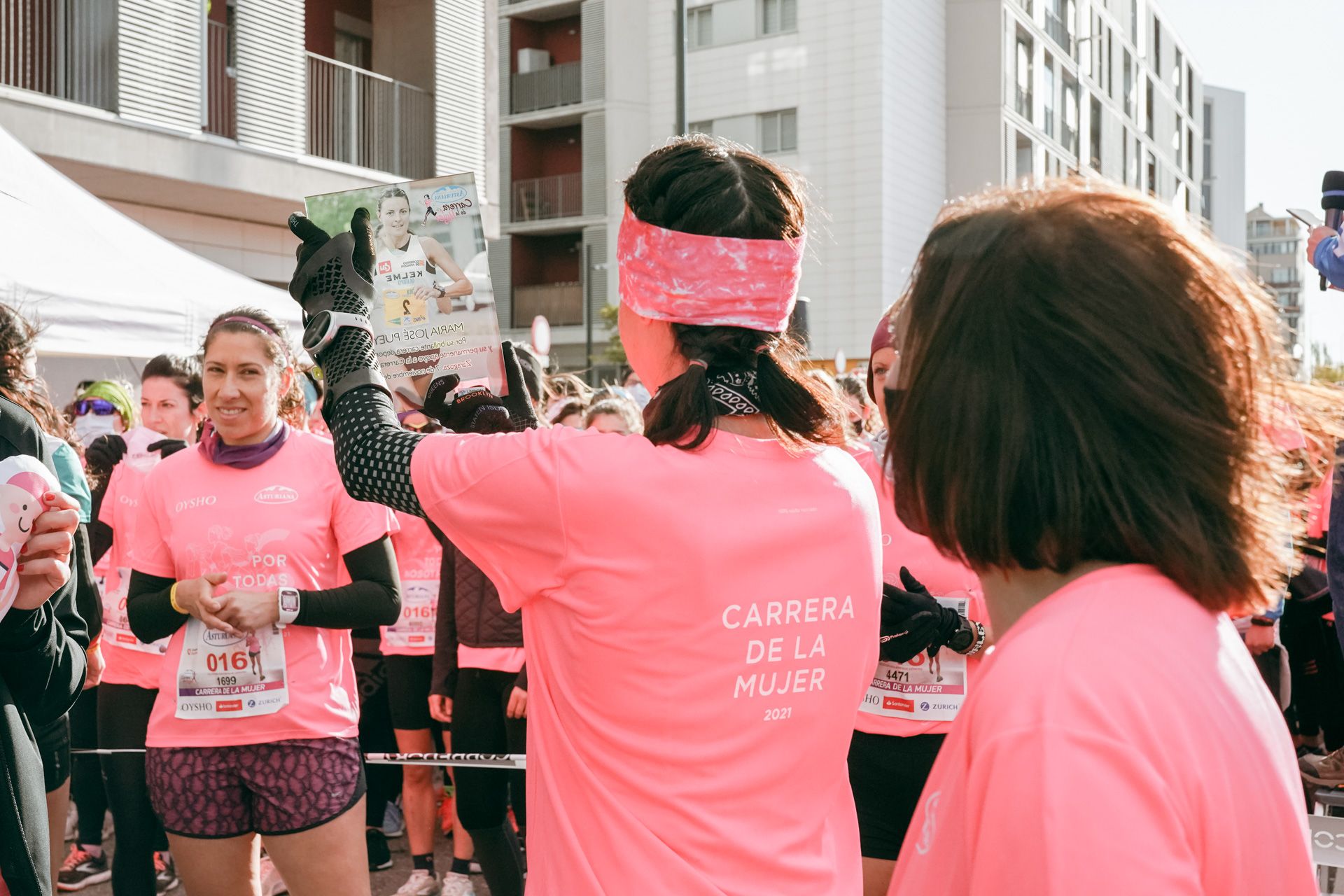 Las mejores fotos de la Carrera de la Mujer Central Lechera Asturiana Zaragoza 2021 (HOMENAJES EN LA SALIDA)