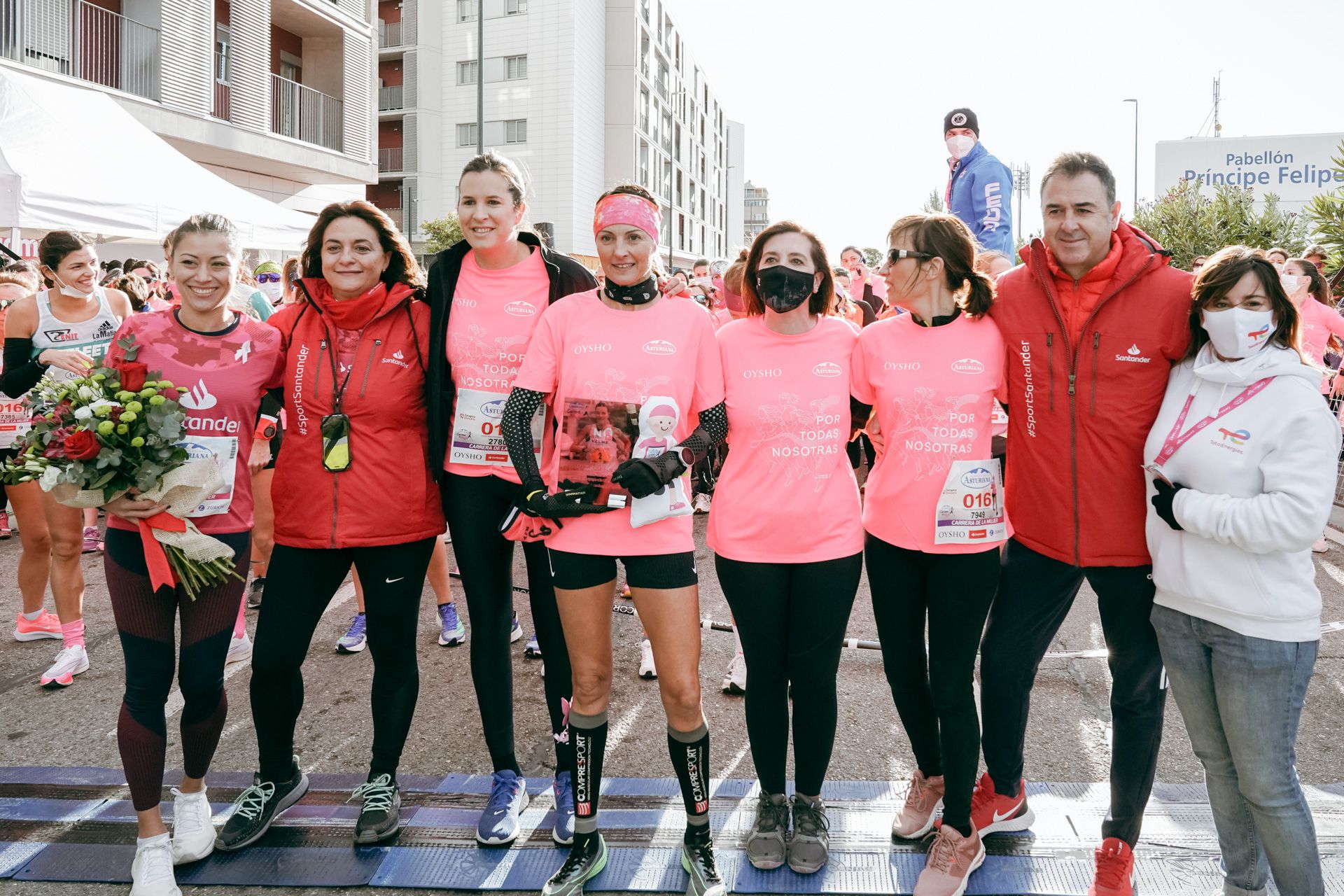 Las mejores fotos de la Carrera de la Mujer Central Lechera Asturiana Zaragoza 2021 (HOMENAJES EN LA SALIDA)