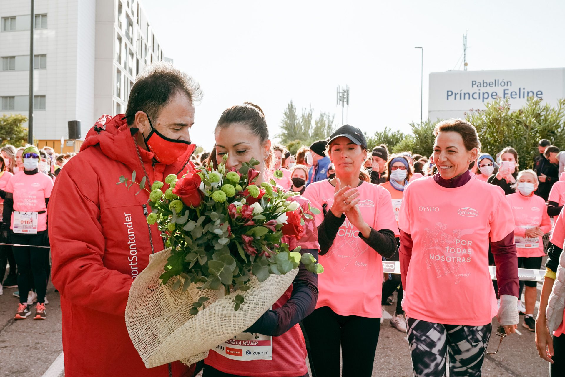 Las mejores fotos de la Carrera de la Mujer Central Lechera Asturiana Zaragoza 2021 (HOMENAJES EN LA SALIDA)