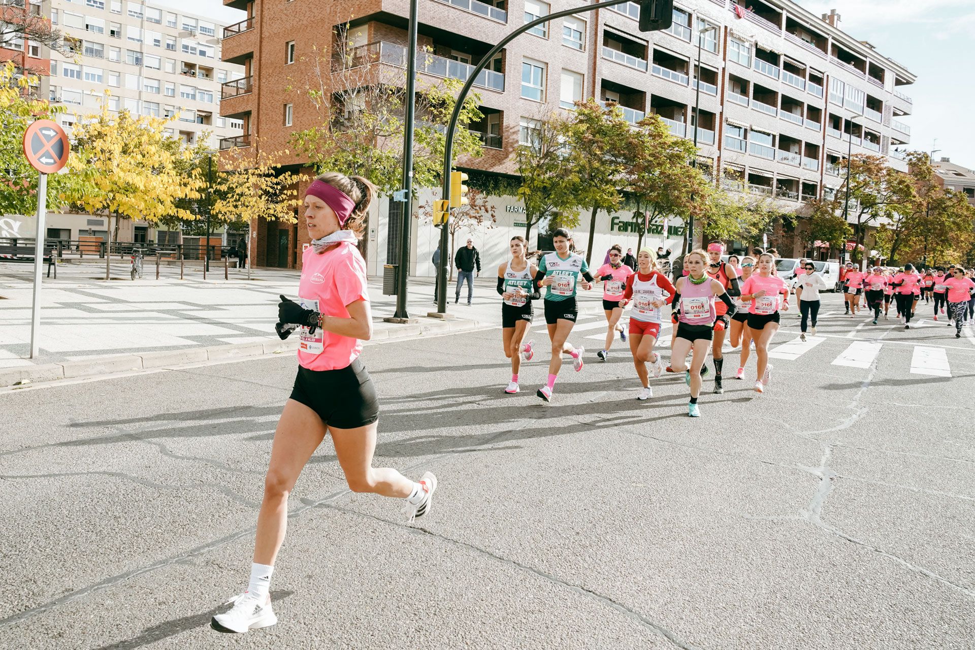 Las mejores fotos de la Carrera de la Mujer Central Lechera Asturiana Zaragoza 2021 (SALIDA)
