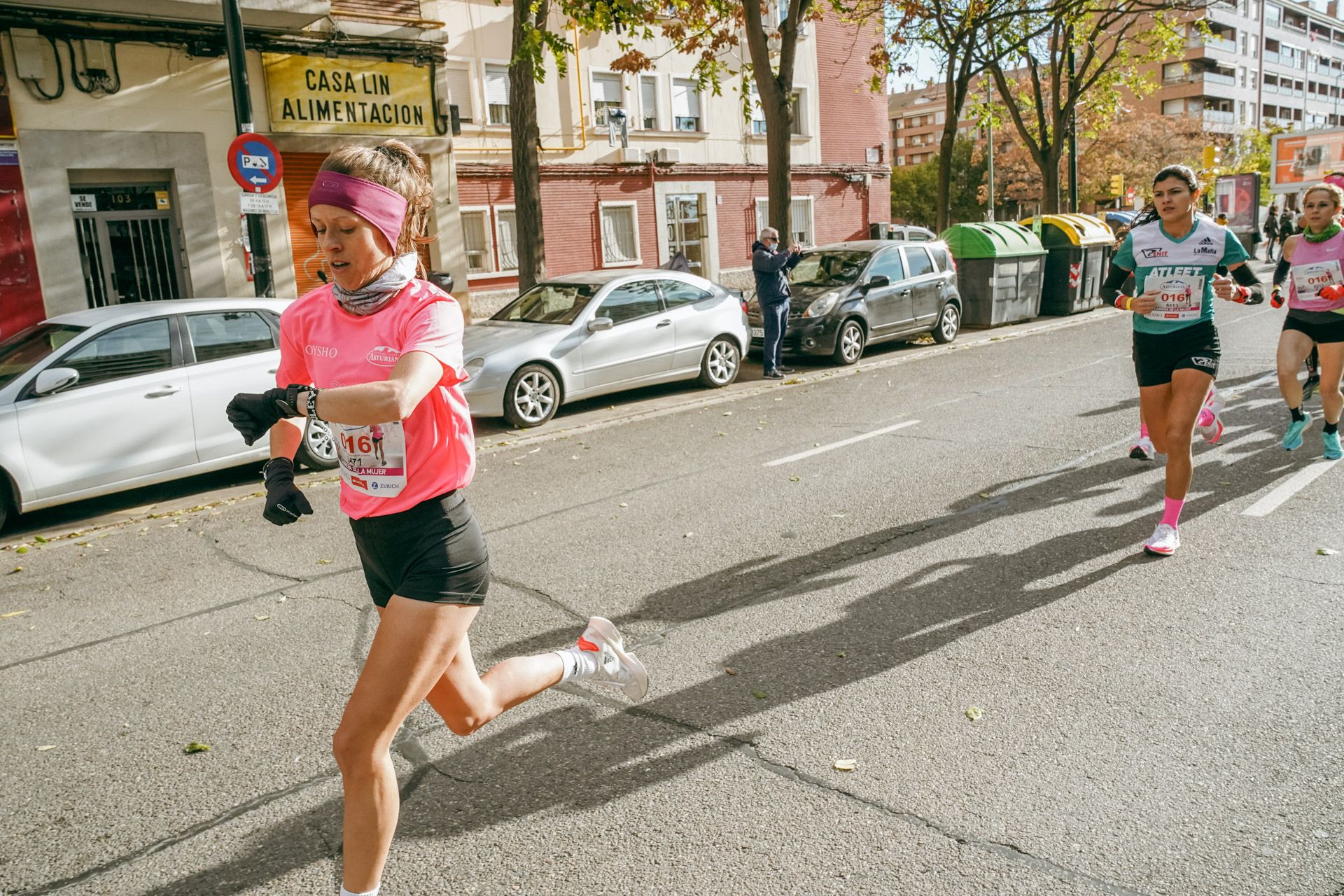 Las mejores fotos de la Carrera de la Mujer Central Lechera Asturiana Zaragoza 2021 (SALIDA)