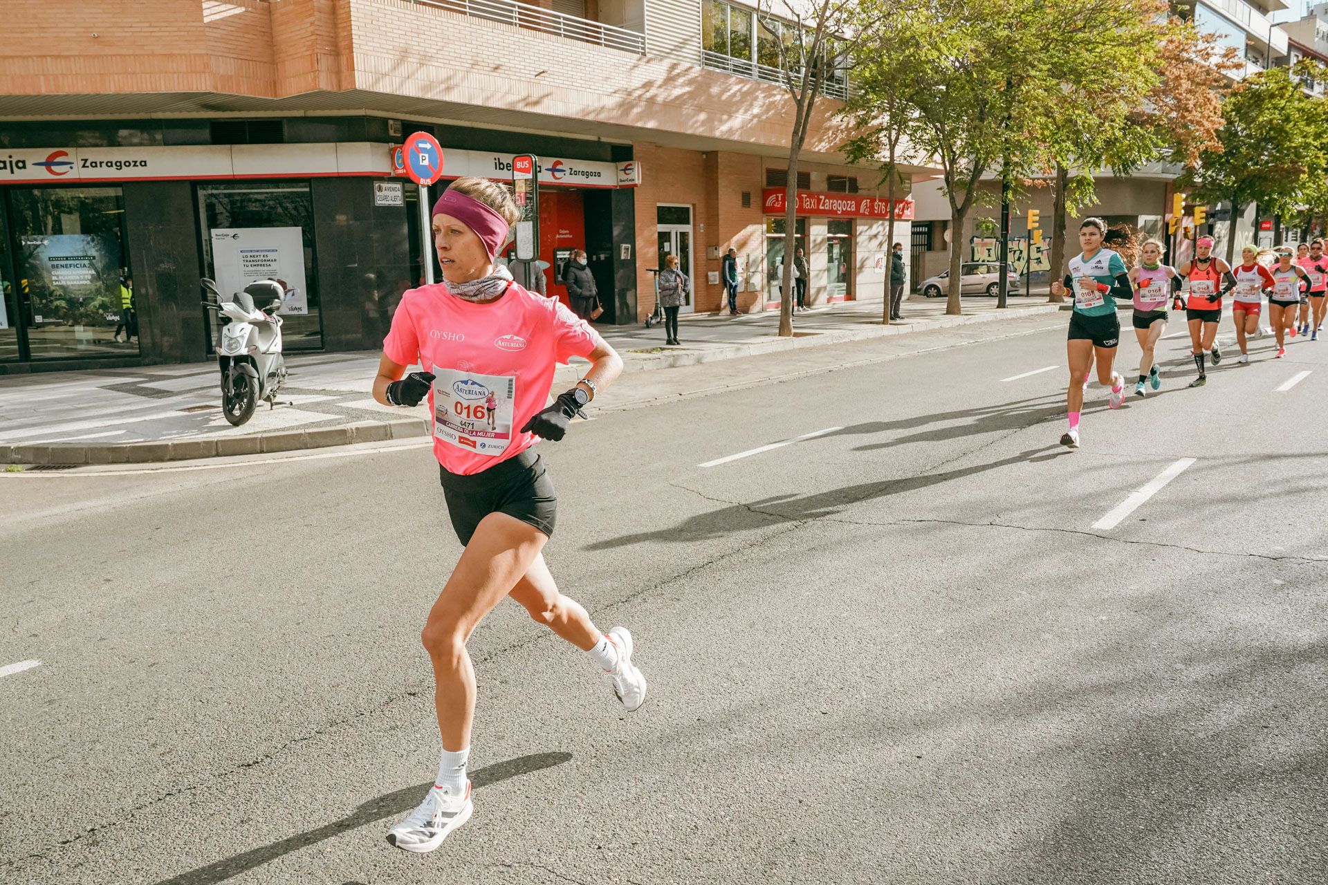 Las mejores fotos de la Carrera de la Mujer Central Lechera Asturiana Zaragoza 2021 (SALIDA)