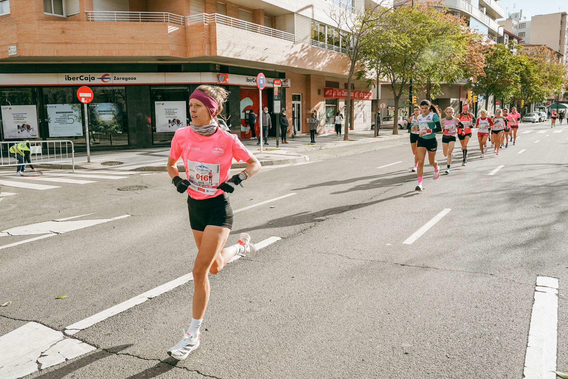 Las mejores fotos de la Carrera de la Mujer Central Lechera Asturiana Zaragoza 2021 (SALIDA)