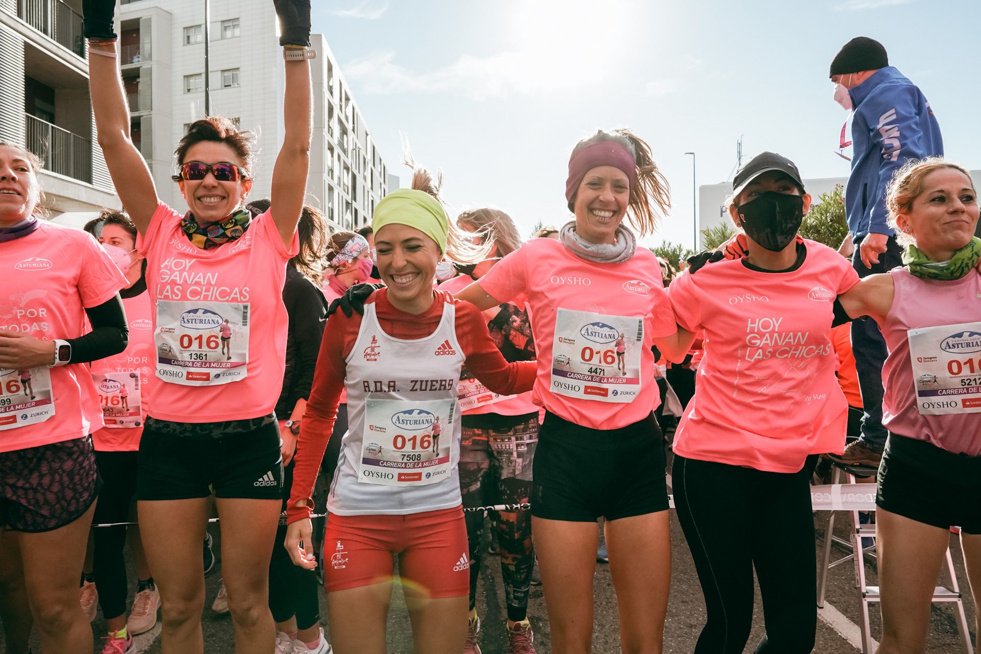 Las mejores fotos de la Carrera de la Mujer Central Lechera Asturiana Zaragoza 2021 (SALIDA)